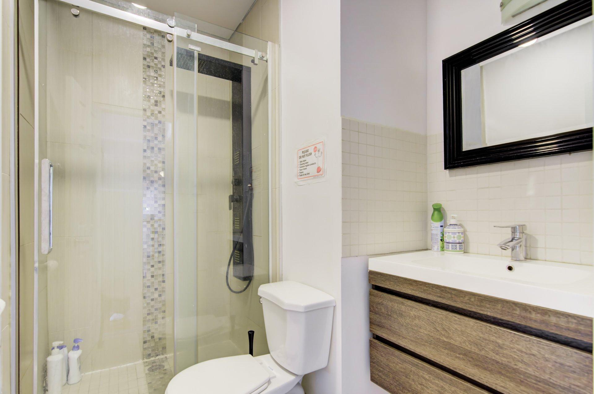 









5342

 - 5344


Av. Dupuis

,
Montréal (Côte-des-Neiges/Notre-Dame-de-Grâce),




QC
H3X1N4

