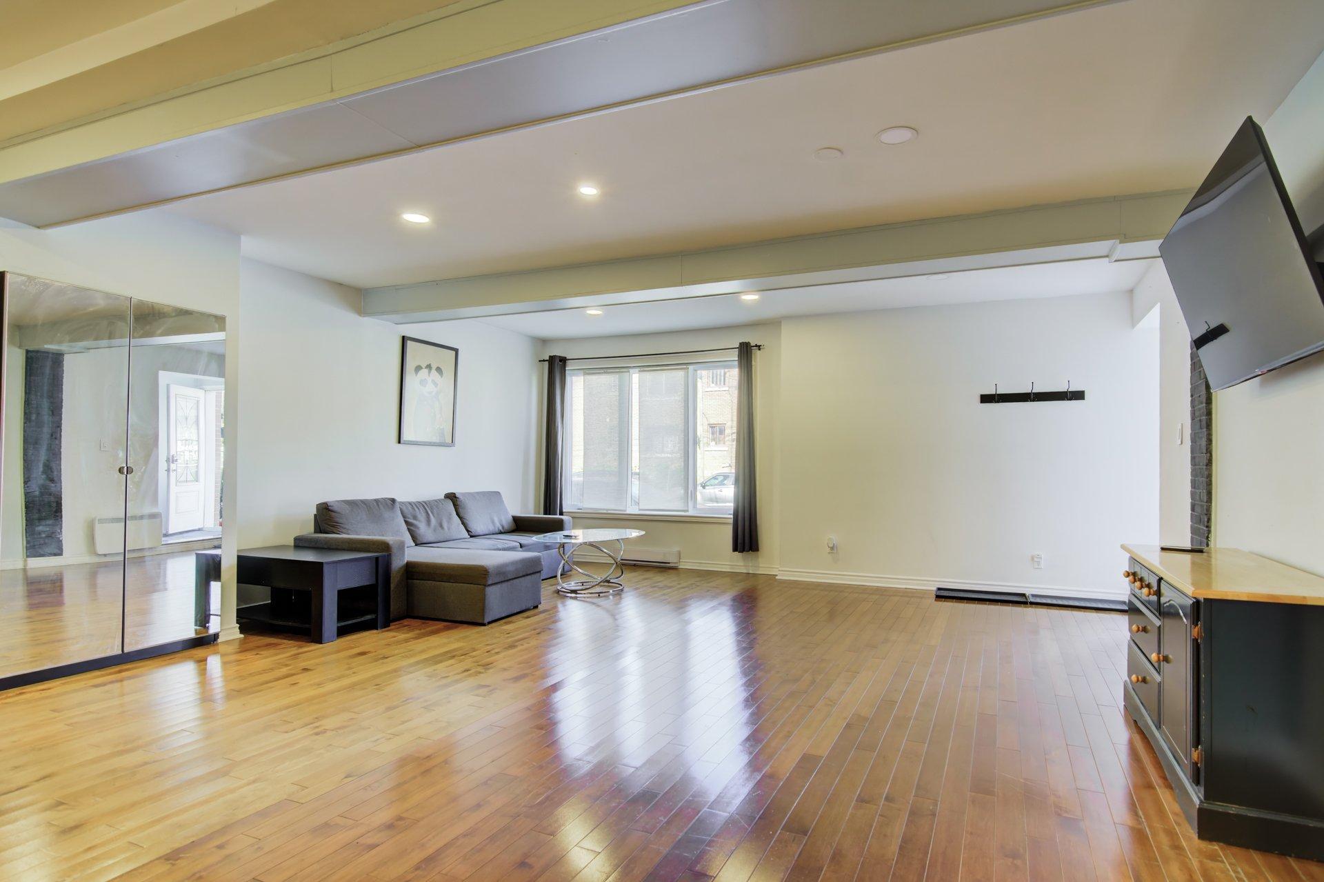 









5342

 - 5344


Av. Dupuis

,
Montréal (Côte-des-Neiges/Notre-Dame-de-Grâce),




QC
H3X1N4

