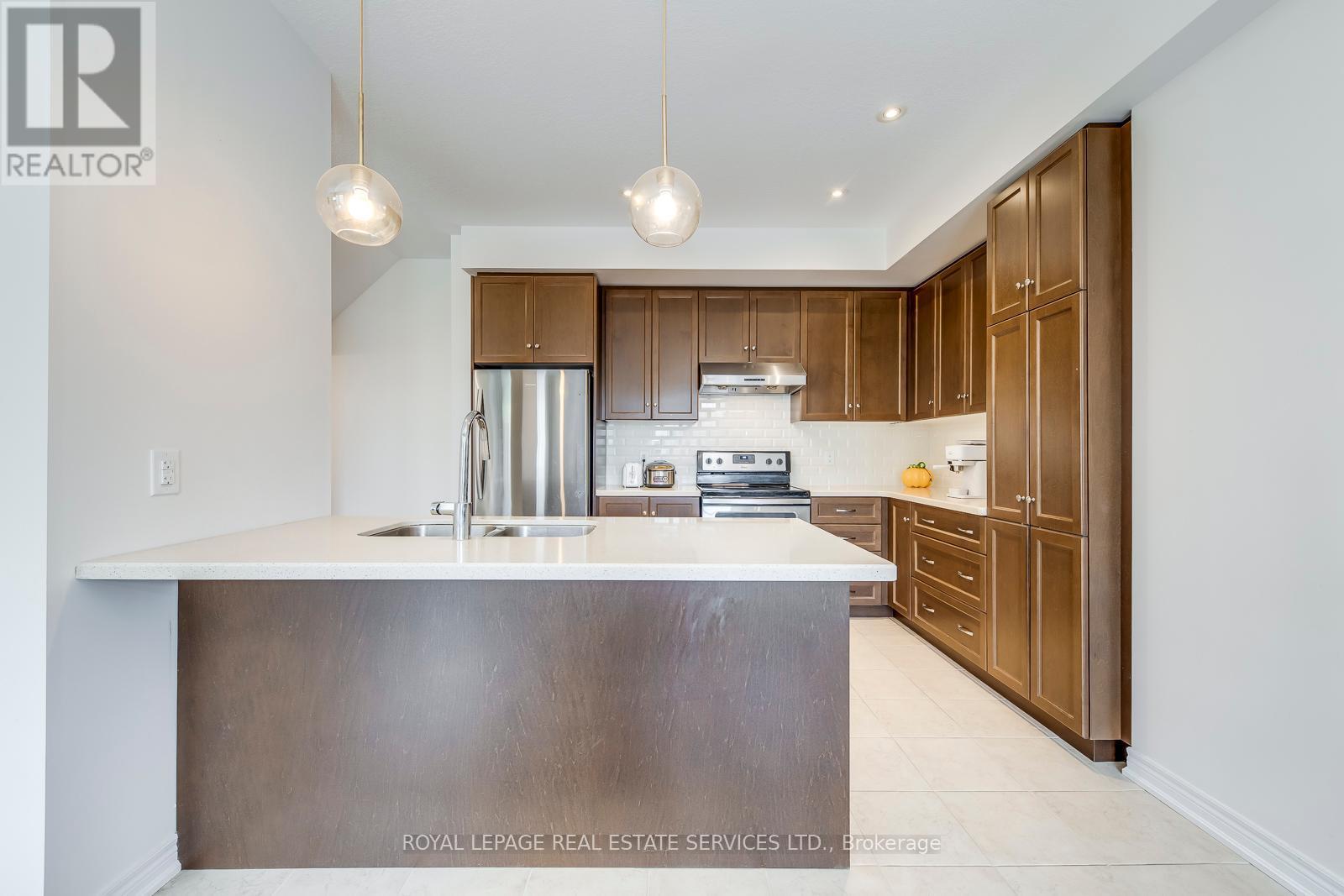 












383 GRANTHAM COMMON

,
Oakville,




Ontario
L6H0P8

