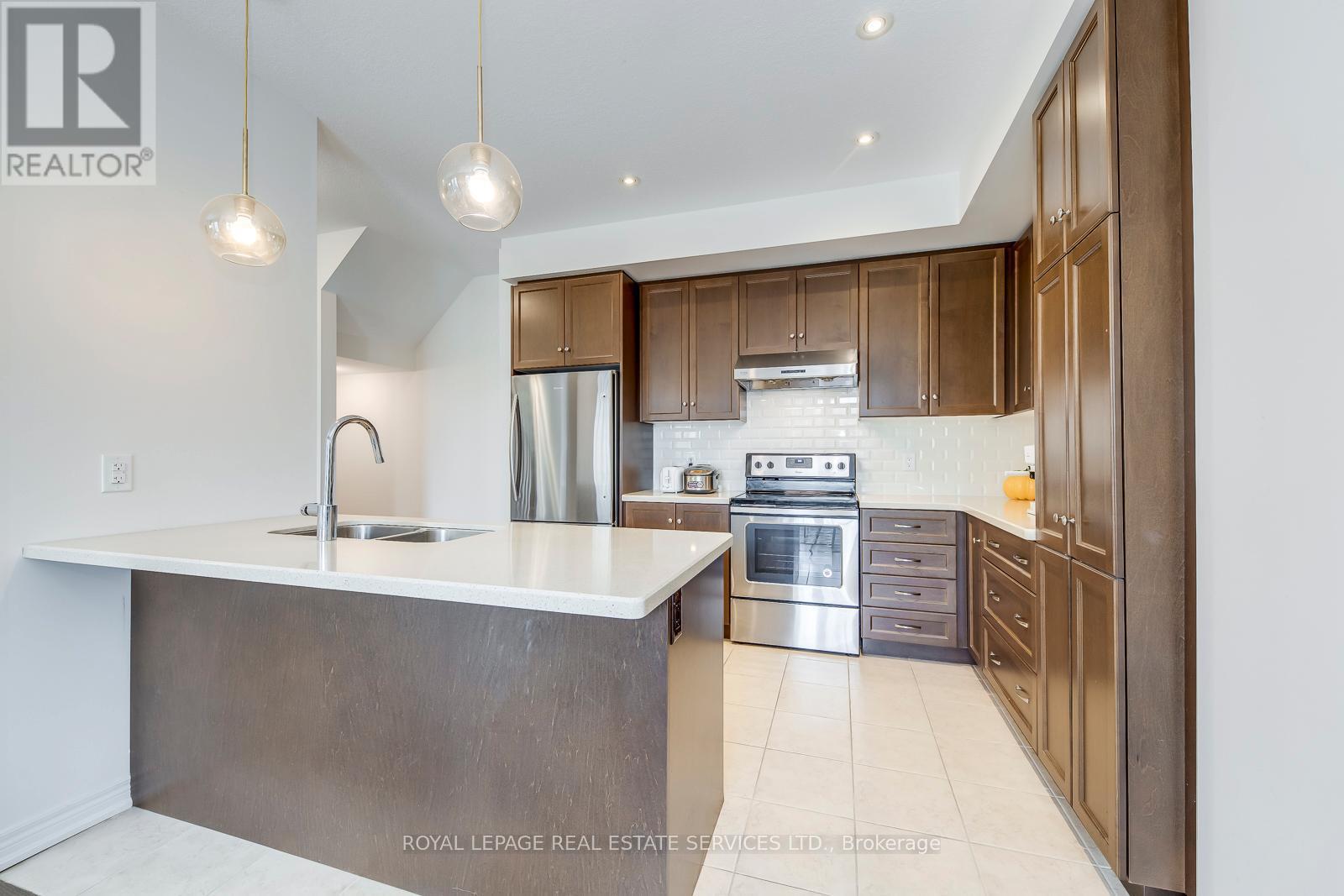












383 GRANTHAM COMMON

,
Oakville,




Ontario
L6H0P8

