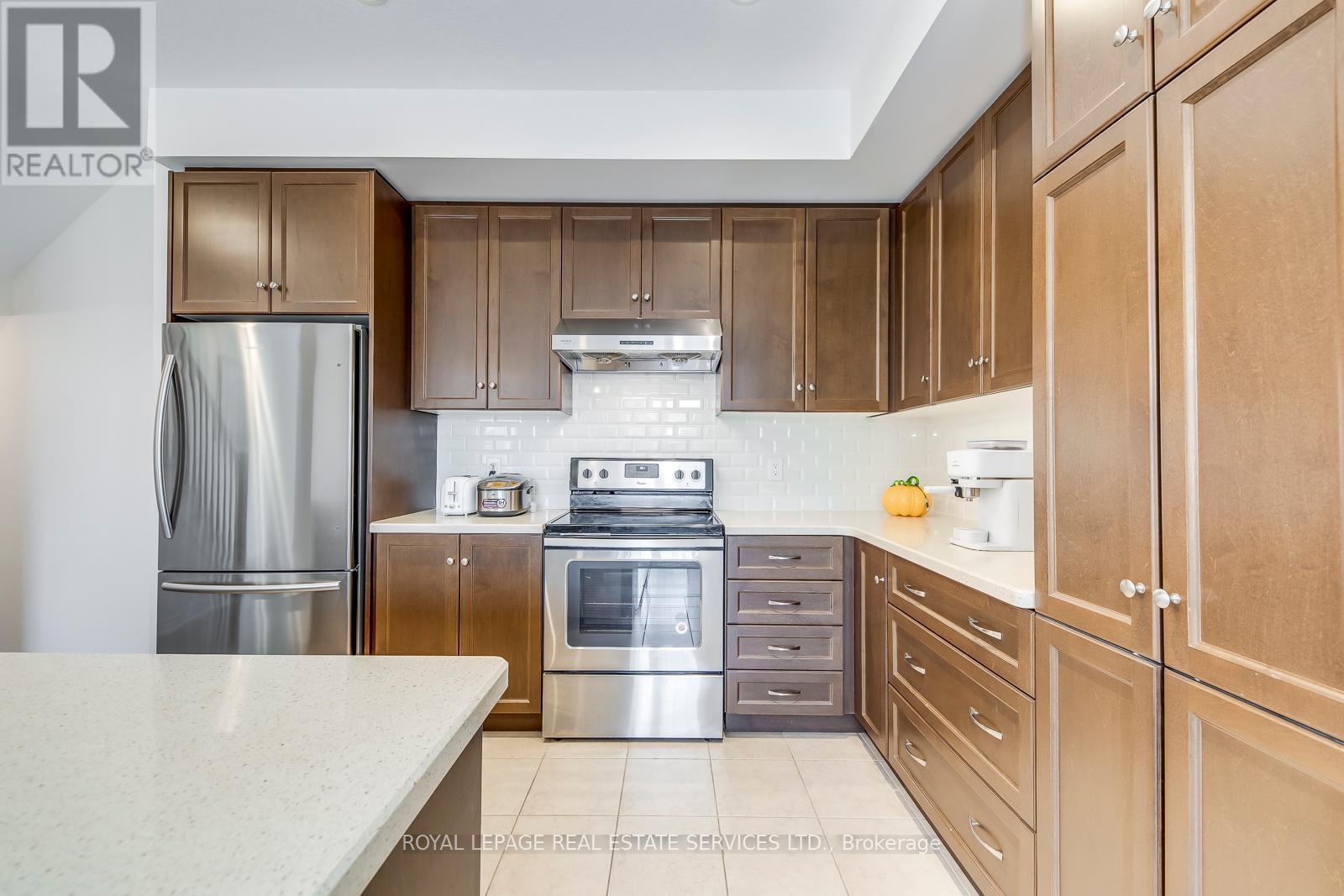 












383 GRANTHAM COMMON

,
Oakville,




Ontario
L6H0P8


