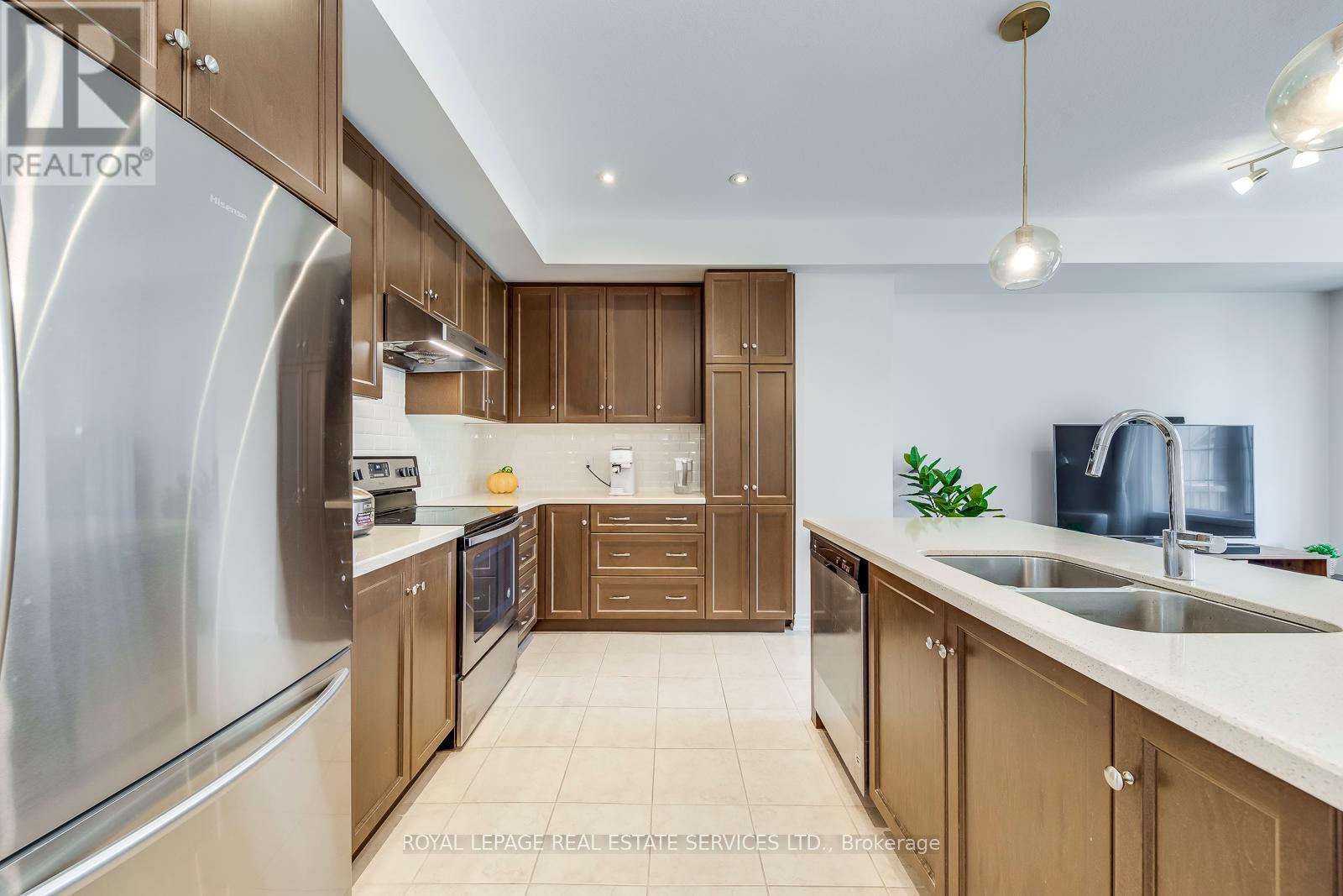 












383 GRANTHAM COMMON

,
Oakville,




Ontario
L6H0P8

