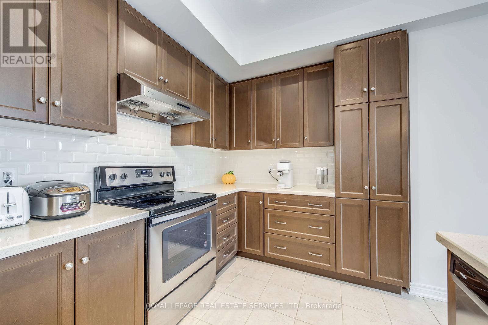 












383 GRANTHAM COMMON

,
Oakville,




Ontario
L6H0P8

