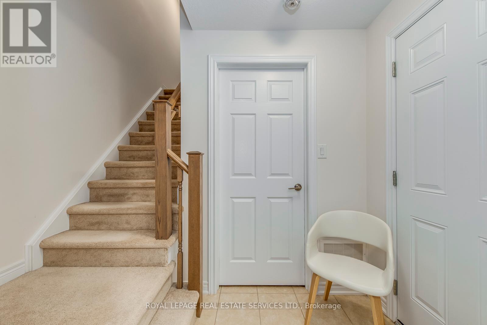 












383 GRANTHAM COMMON

,
Oakville,




Ontario
L6H0P8

