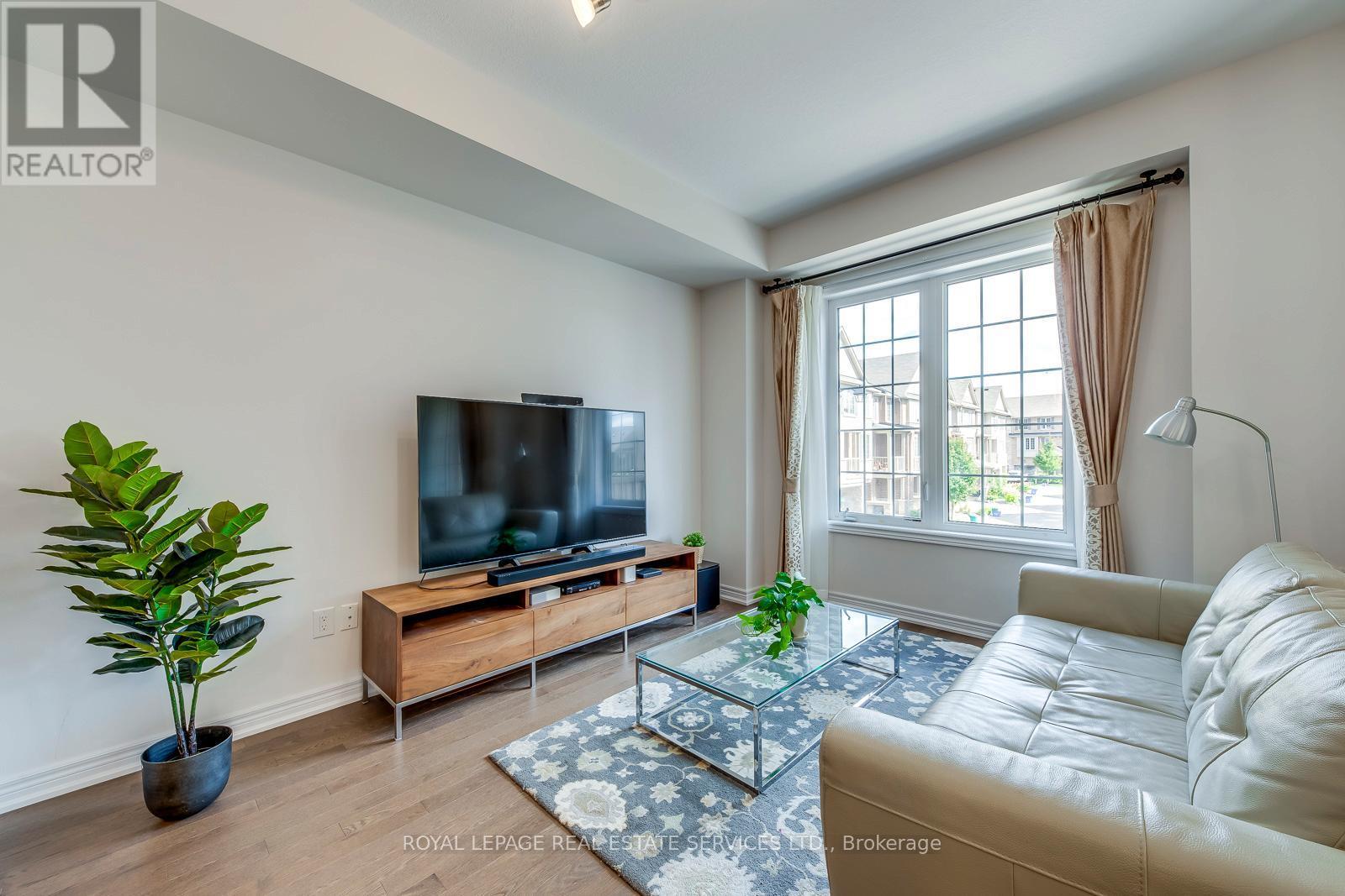 












383 GRANTHAM COMMON

,
Oakville,




Ontario
L6H0P8


