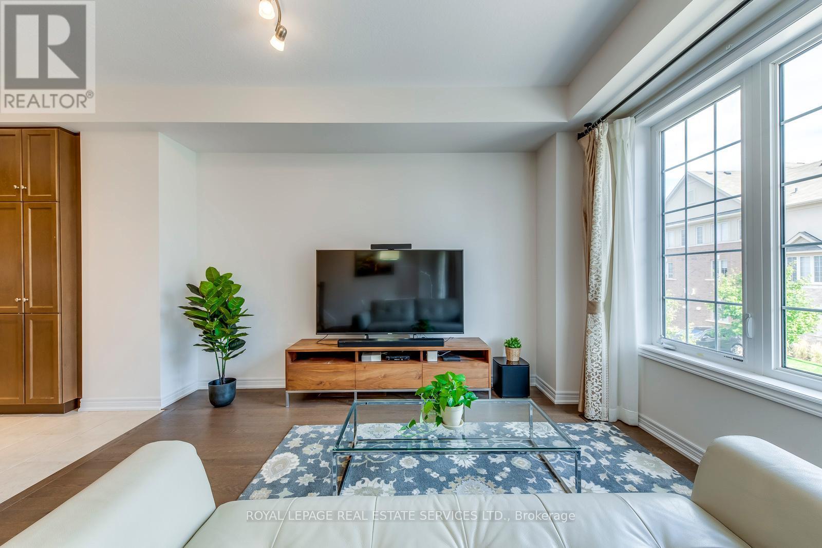 












383 GRANTHAM COMMON

,
Oakville,




Ontario
L6H0P8

