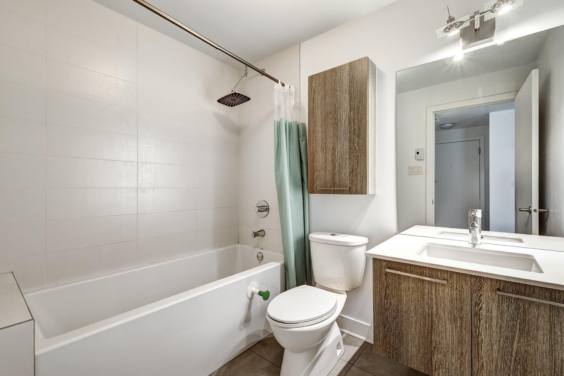 









1150


Rue St-Denis

, 1108,
Montréal (Ville-Marie),




QC
H2X0B3

