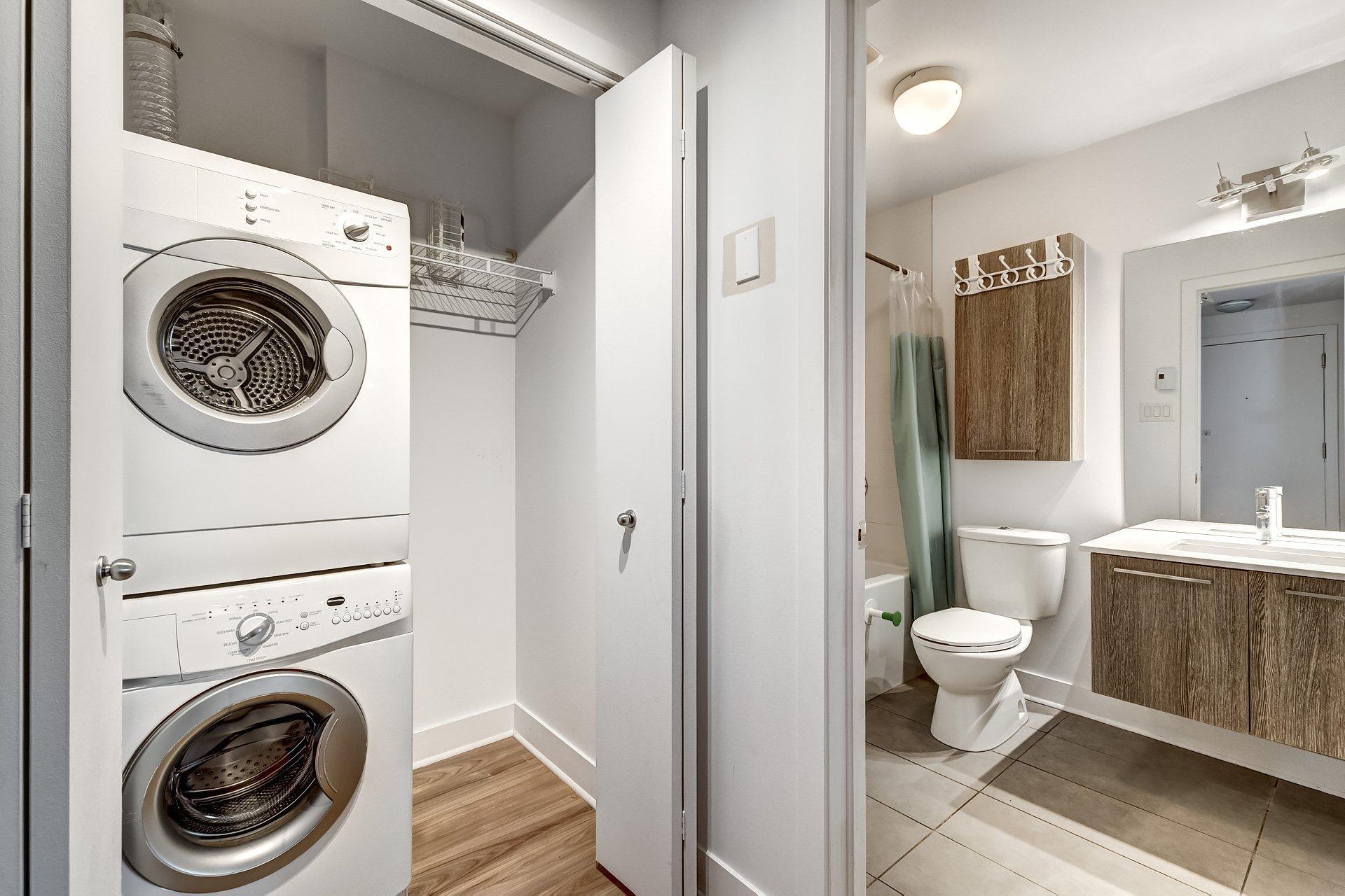 









1150


Rue St-Denis

, 1108,
Montréal (Ville-Marie),




QC
H2X0B3

