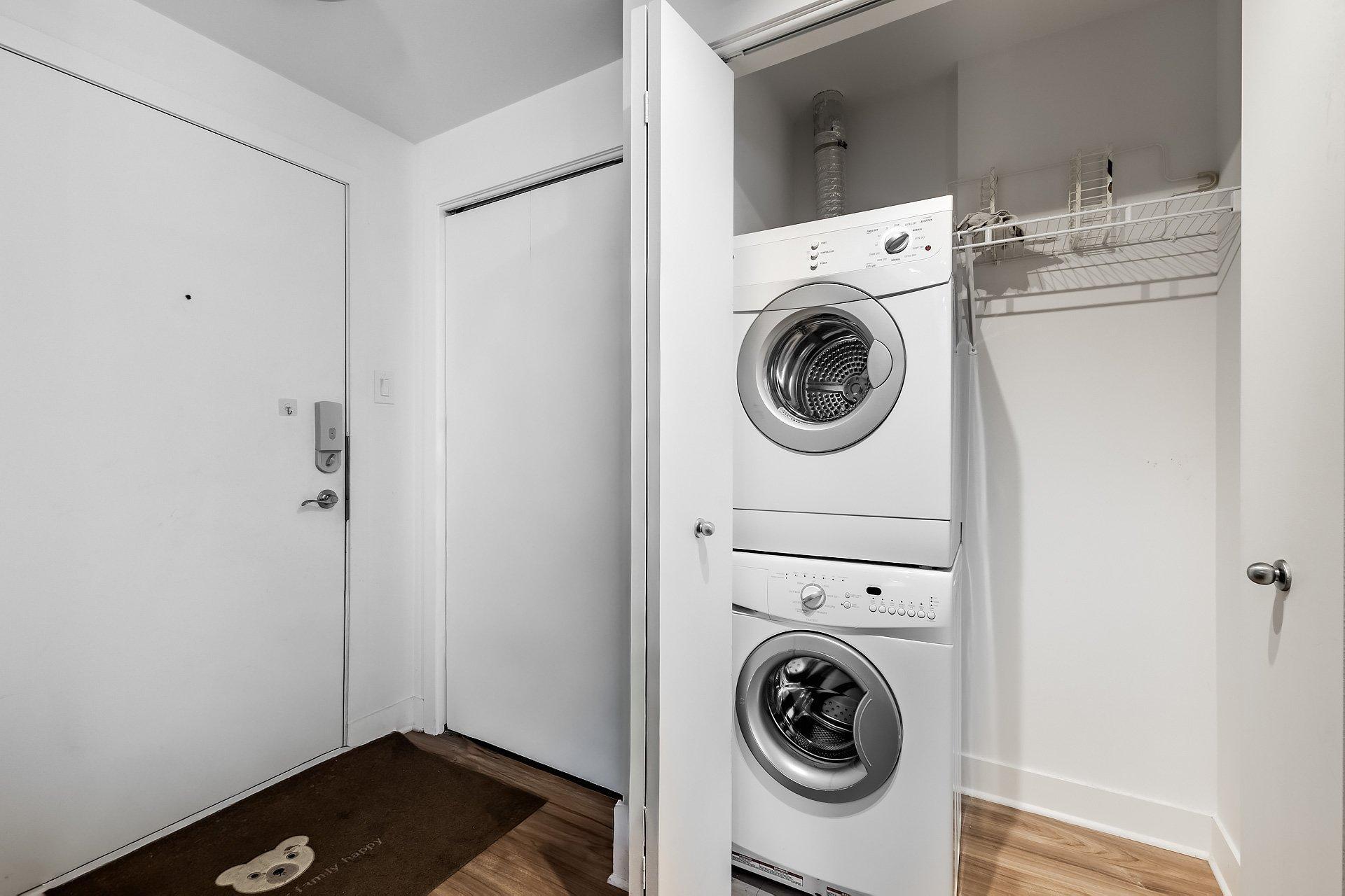 









1150


Rue St-Denis

, 1108,
Montréal (Ville-Marie),




QC
H2X0B3

