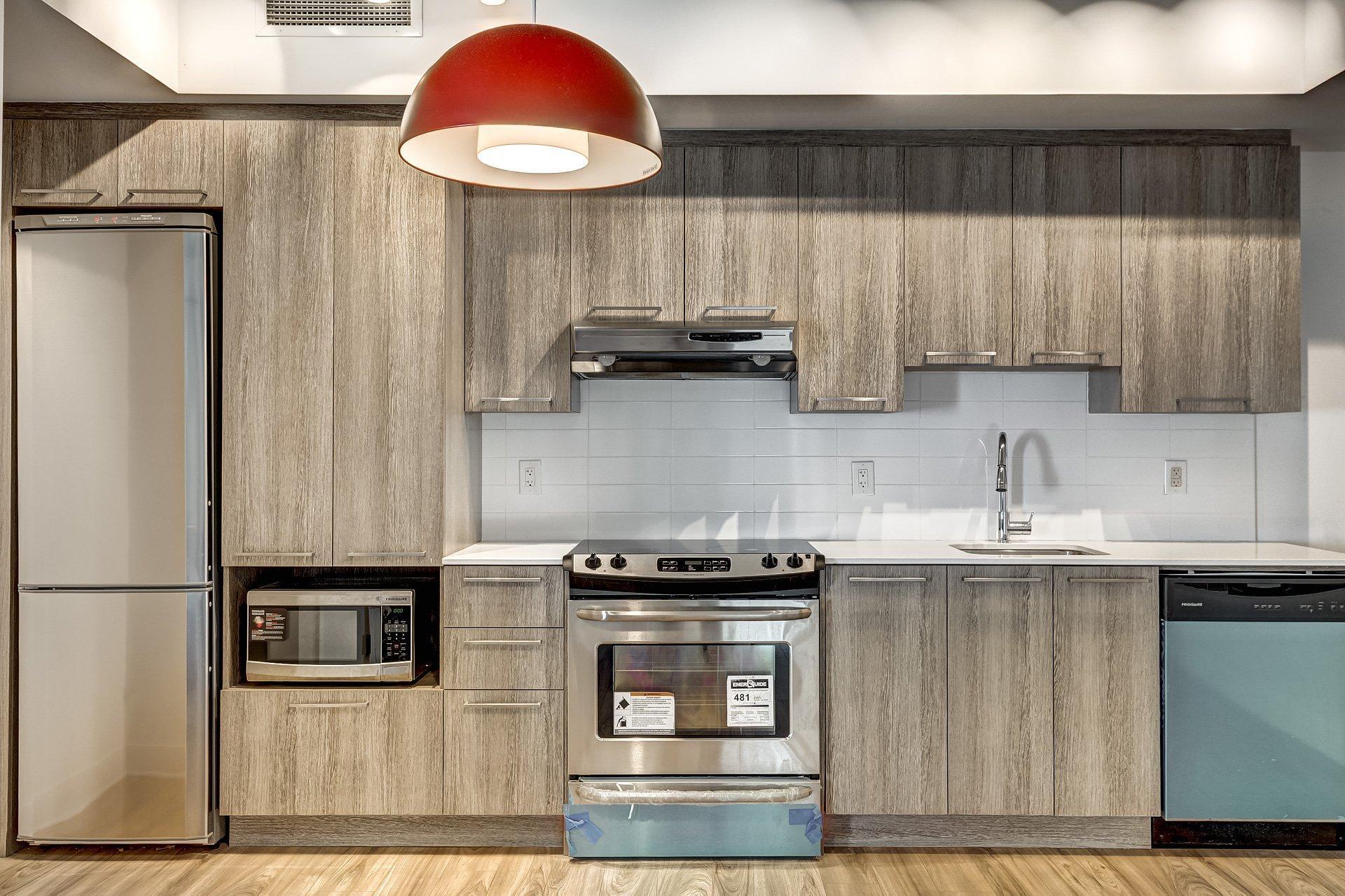 









1150


Rue St-Denis

, 1108,
Montréal (Ville-Marie),




QC
H2X0B3

