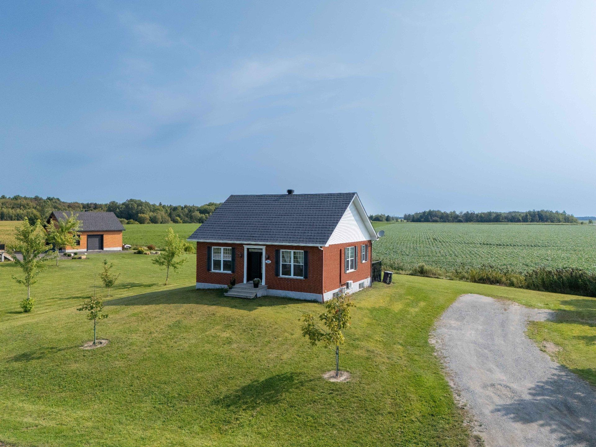 









730


Rg de Picoudie

,
Saint-Robert,




QC
J0G1S0

