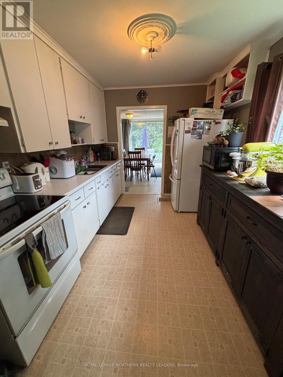 












124 FOURTEENTH AVENUE

,
Cochrane,




Ontario
P0L1C0

