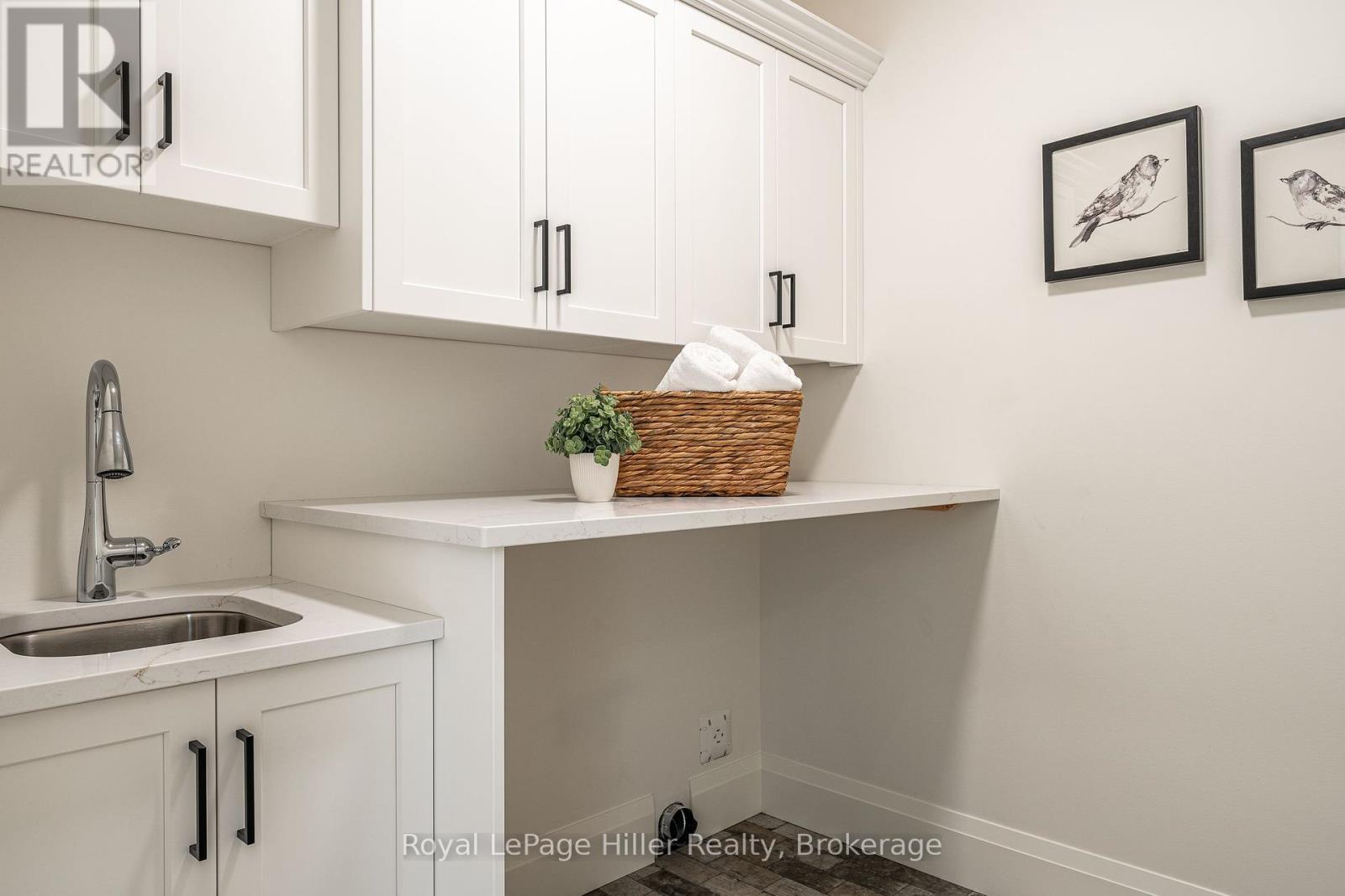 












25 AVERY PLACE

,
Perth East (Milverton),




Ontario
N0K1M0

