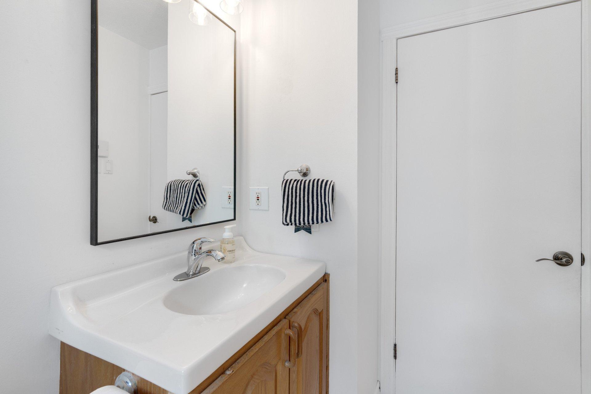 









1488


Rue de la Pépinière

,
Sherbrooke (Brompton/Rock Forest/Saint-Élie/Deauville),




QC
J1N1M9

