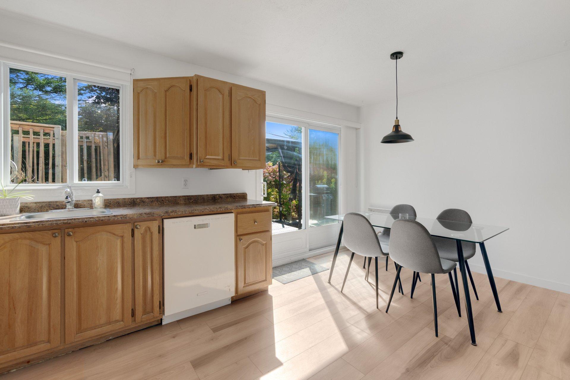 









1488


Rue de la Pépinière

,
Sherbrooke (Brompton/Rock Forest/Saint-Élie/Deauville),




QC
J1N1M9

