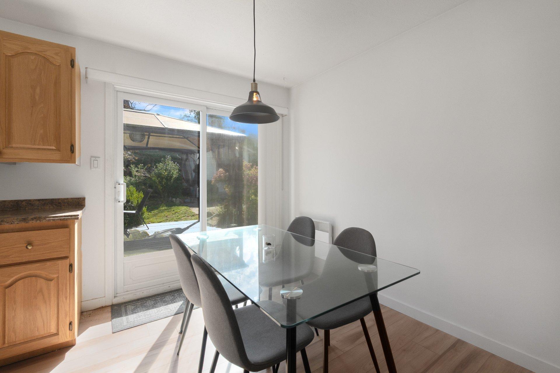 









1488


Rue de la Pépinière

,
Sherbrooke (Brompton/Rock Forest/Saint-Élie/Deauville),




QC
J1N1M9

