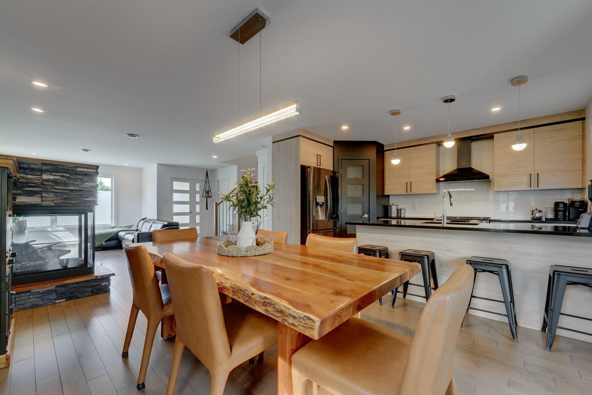 









4115

 - 4117


Rue de Kensington

,
Longueuil (Saint-Hubert),




QC
J3Y2V8

