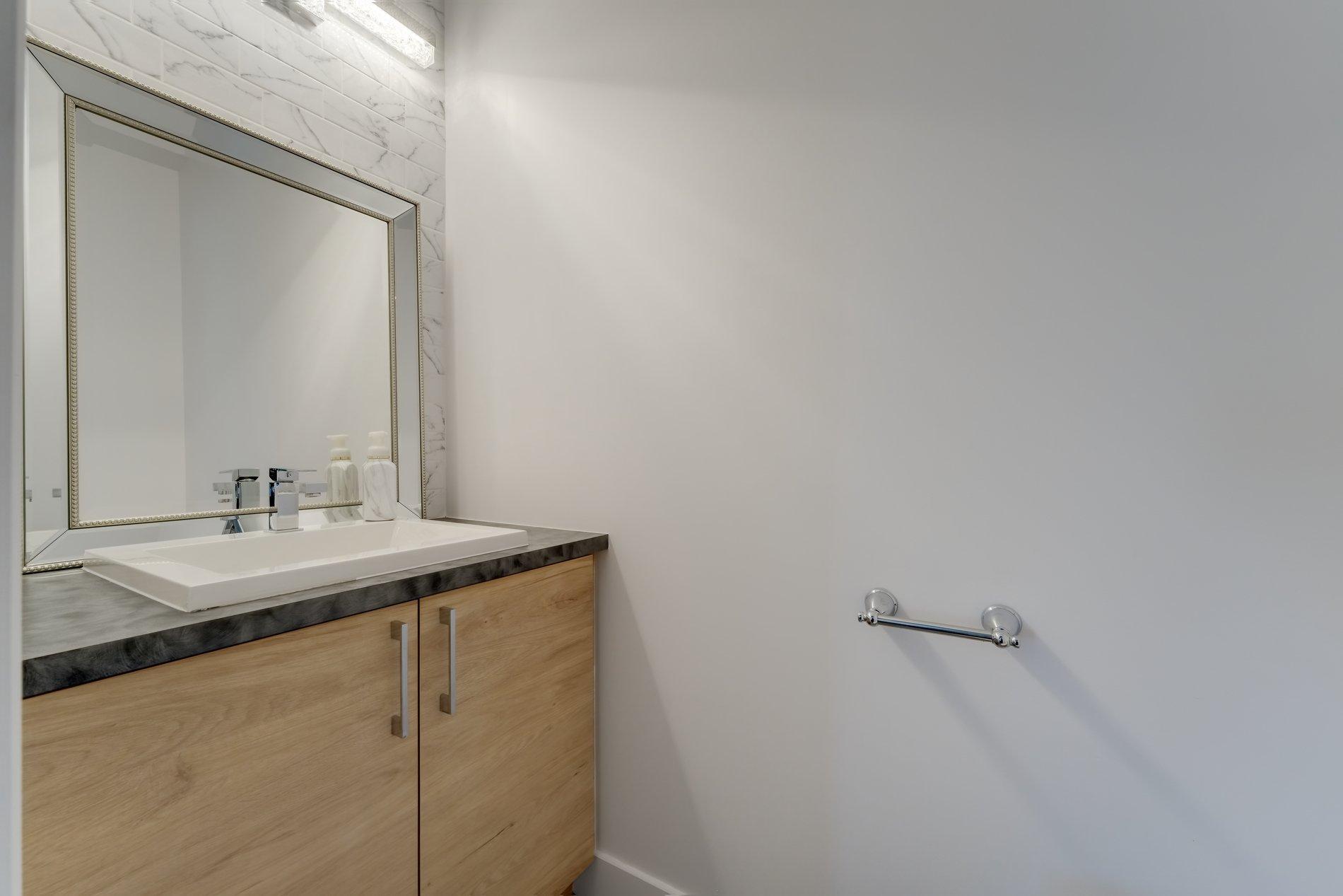 









4115

 - 4117


Rue de Kensington

,
Longueuil (Saint-Hubert),




QC
J3Y2V8

