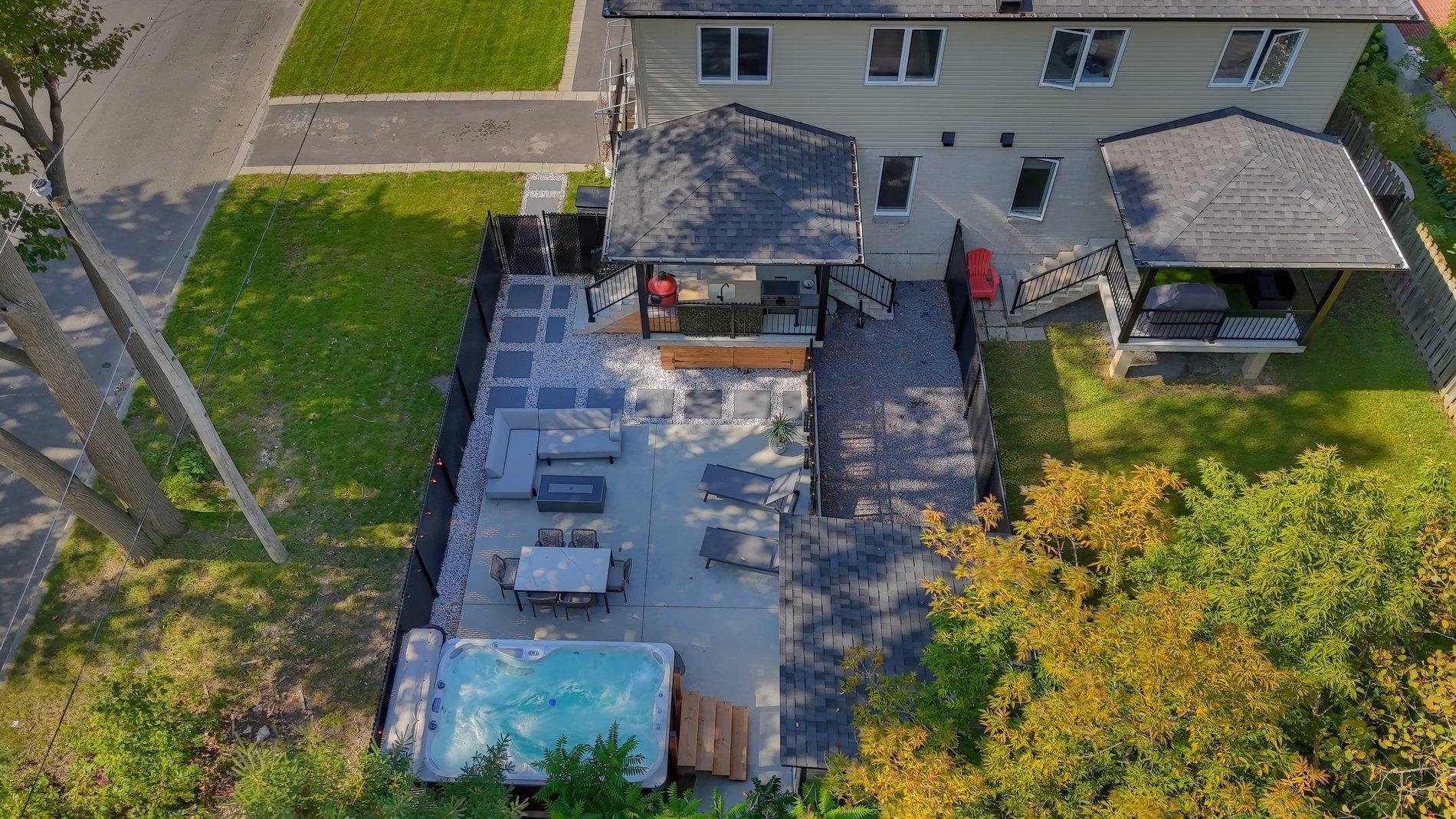









4115

 - 4117


Rue de Kensington

,
Longueuil (Saint-Hubert),




QC
J3Y2V8

