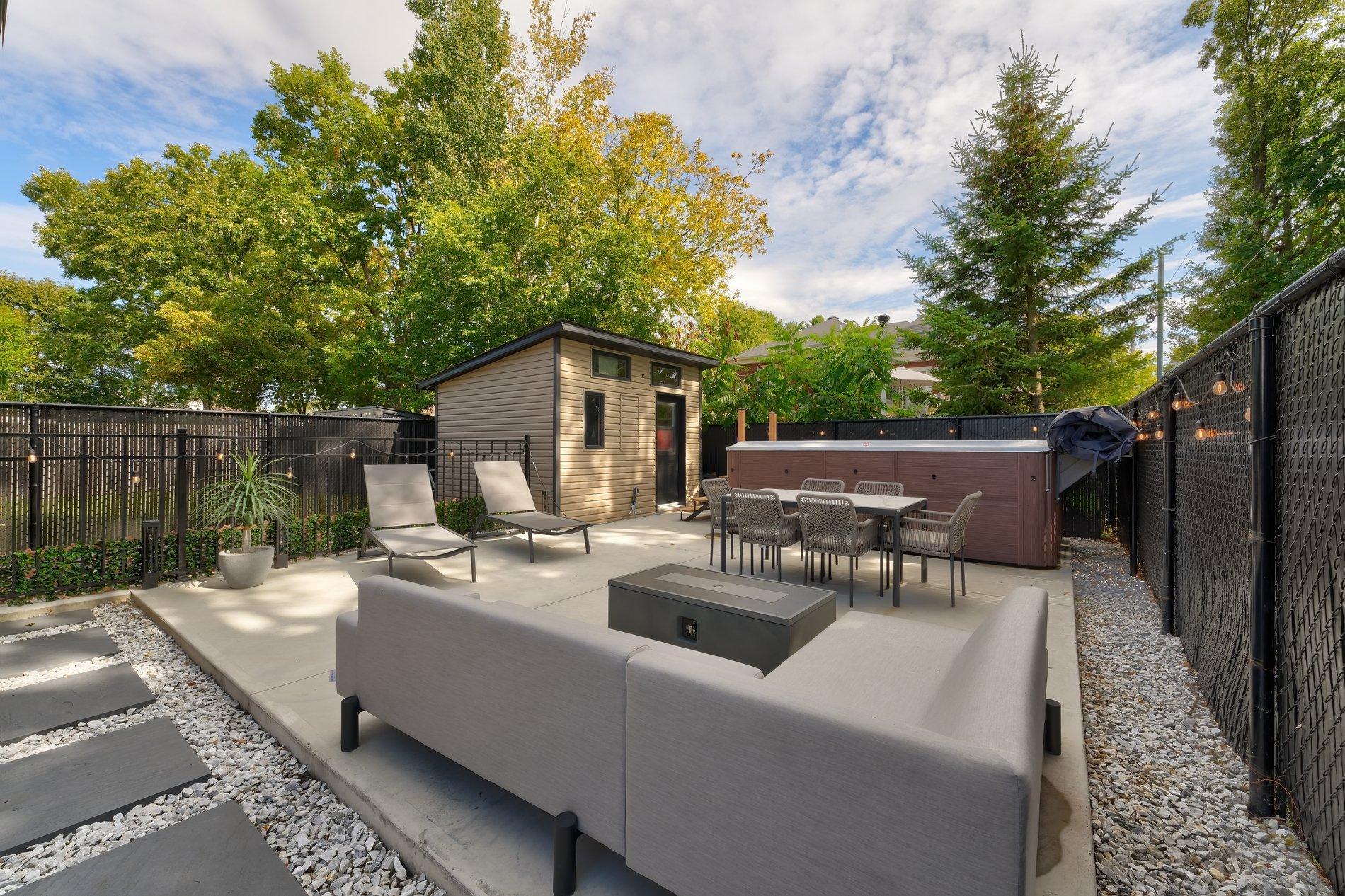 









4115

 - 4117


Rue de Kensington

,
Longueuil (Saint-Hubert),




QC
J3Y2V8

