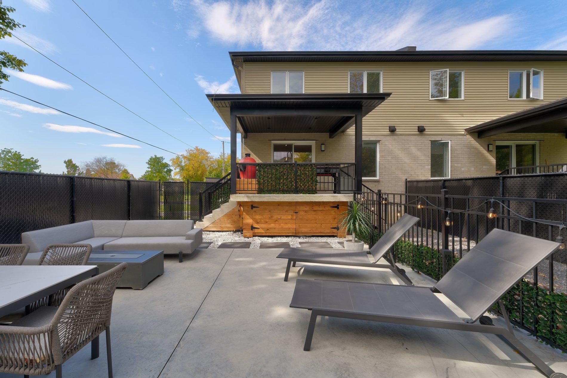 









4115

 - 4117


Rue de Kensington

,
Longueuil (Saint-Hubert),




QC
J3Y2V8

