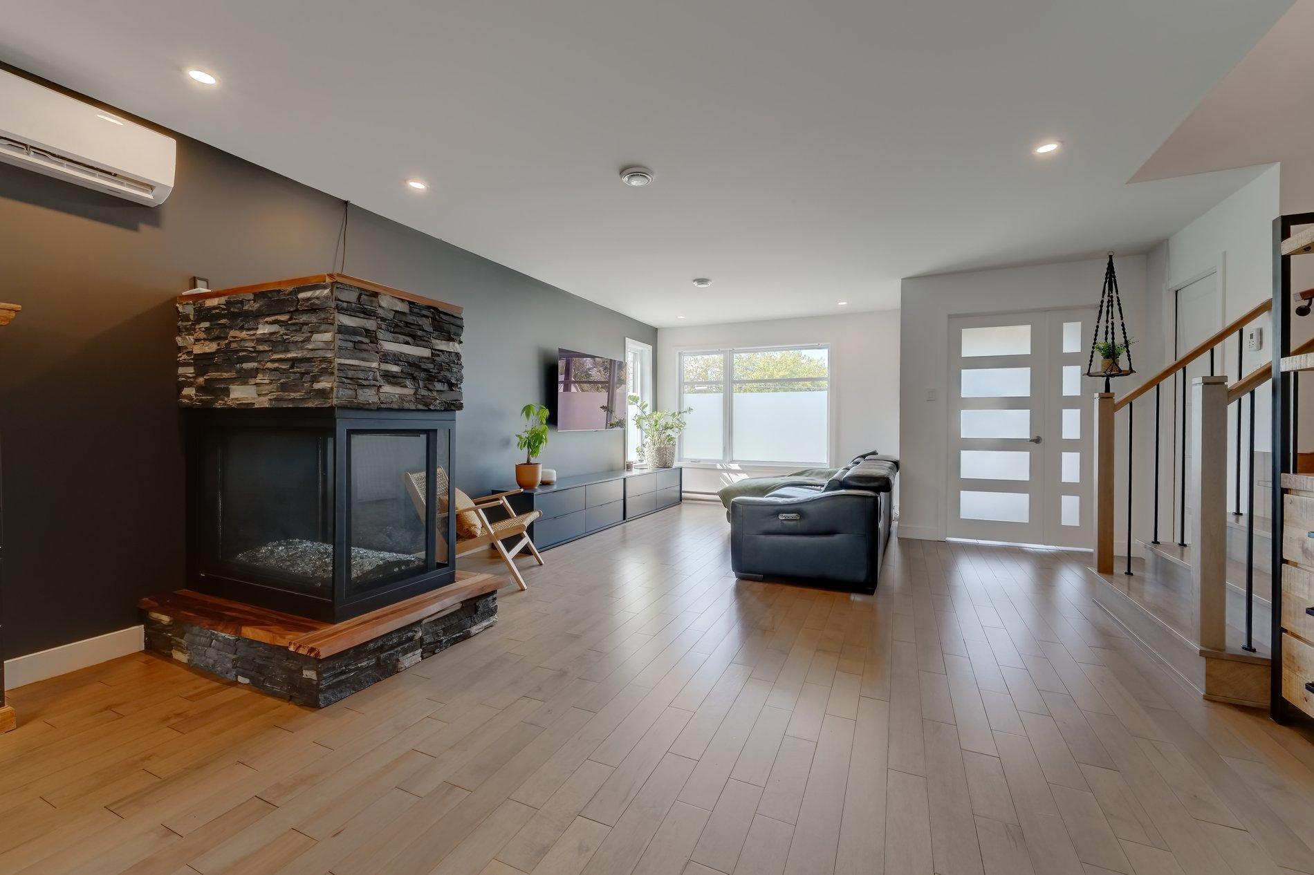 









4115

 - 4117


Rue de Kensington

,
Longueuil (Saint-Hubert),




QC
J3Y2V8

