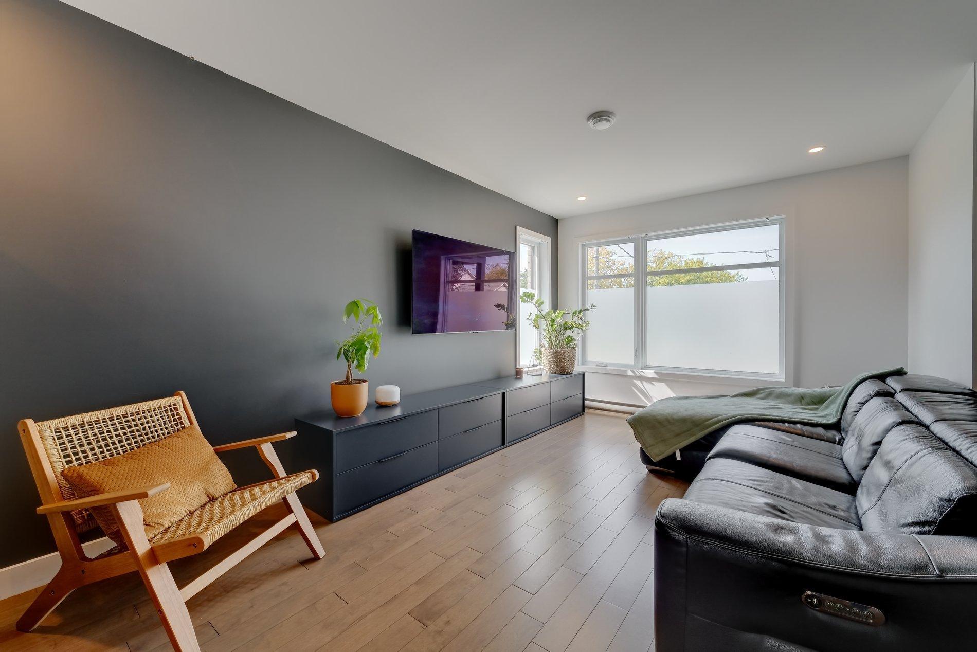 









4115

 - 4117


Rue de Kensington

,
Longueuil (Saint-Hubert),




QC
J3Y2V8

