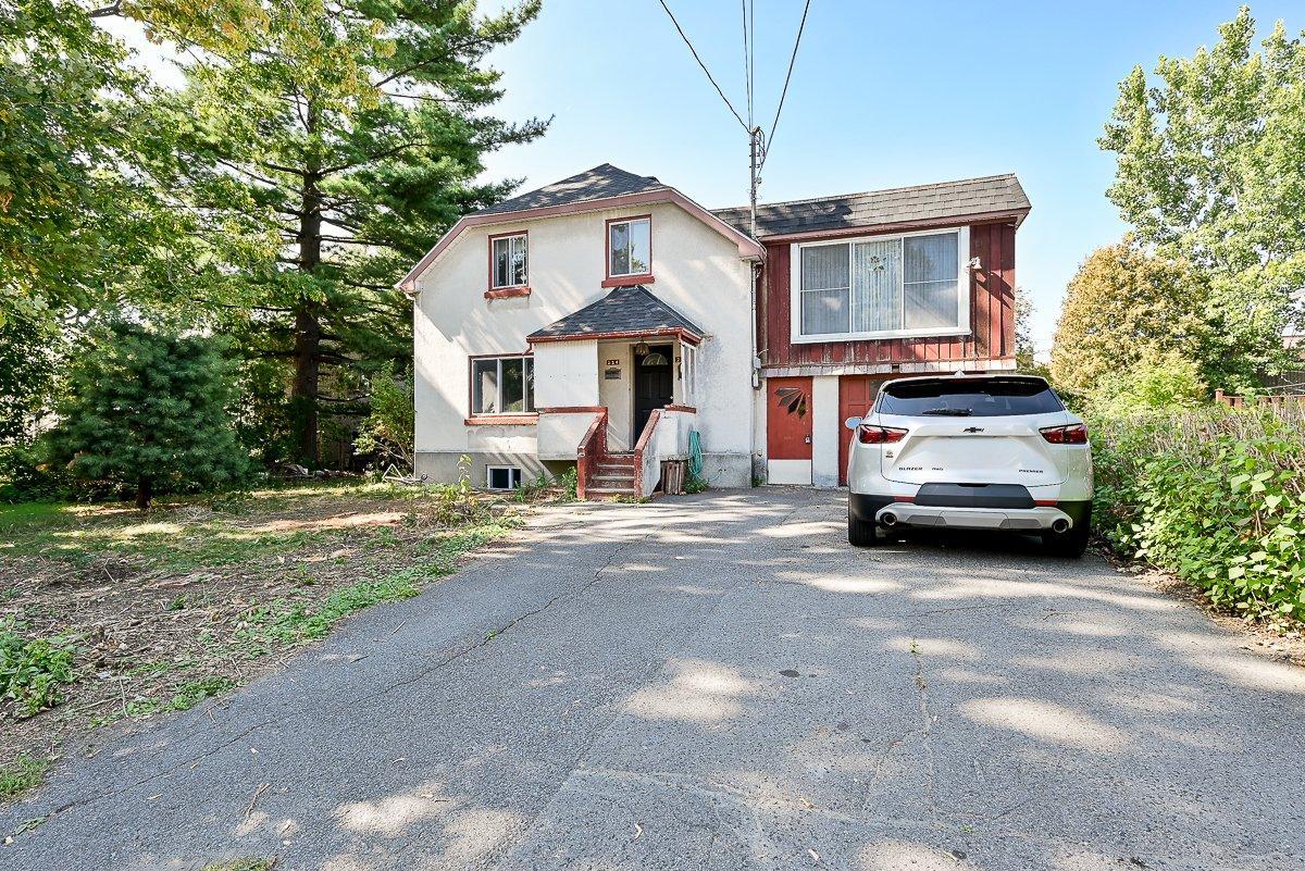 









224

 - 226


Rue King-Edward

,
Longueuil (Le Vieux-Longueuil),




QC
J4R2C3

