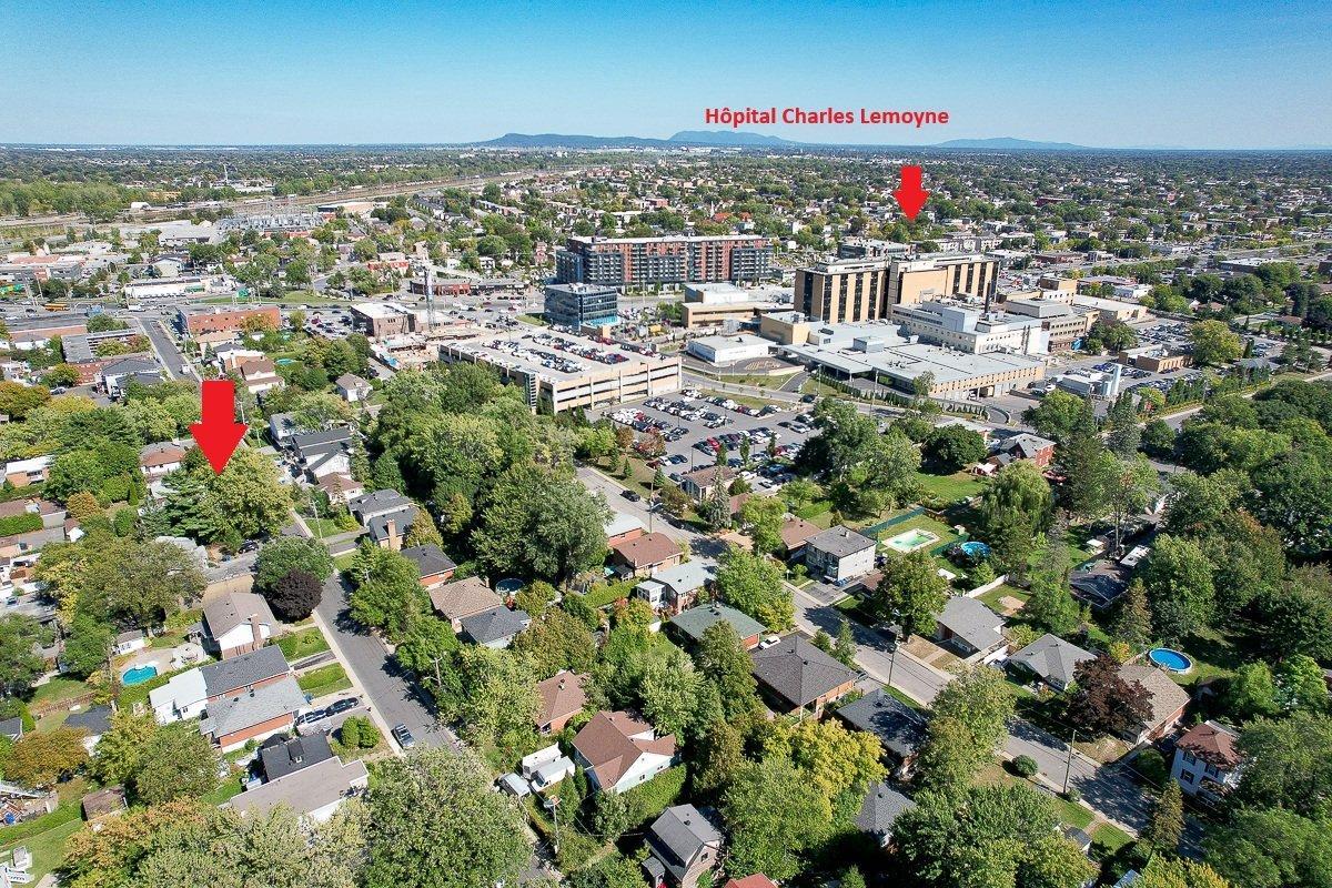 









224

 - 226


Rue King-Edward

,
Longueuil (Le Vieux-Longueuil),




QC
J4R2C3

