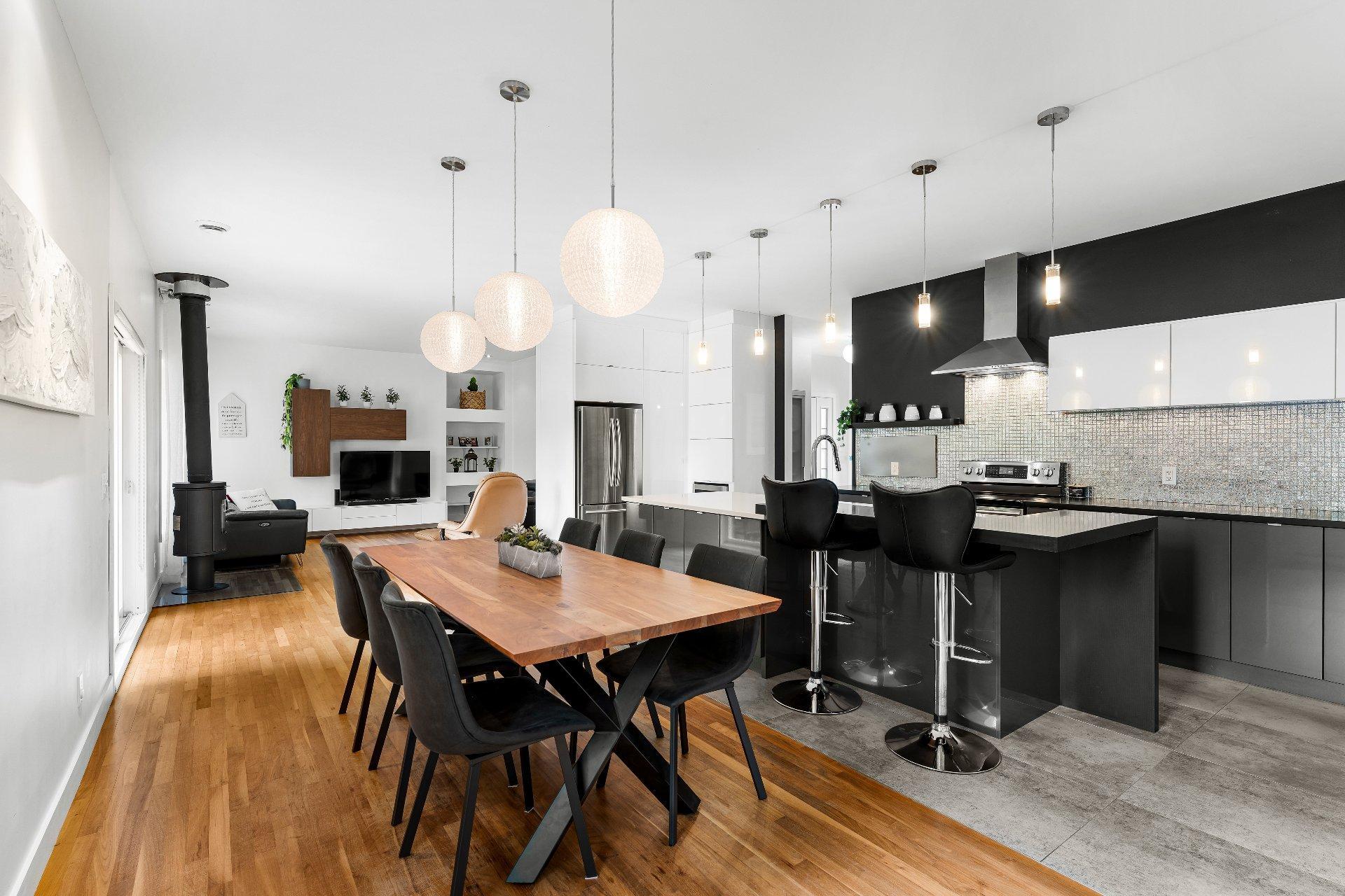 









2330


Rue Anna-Maria-Valls

,
Sherbrooke (Les Nations),




QC
J1N4J2

