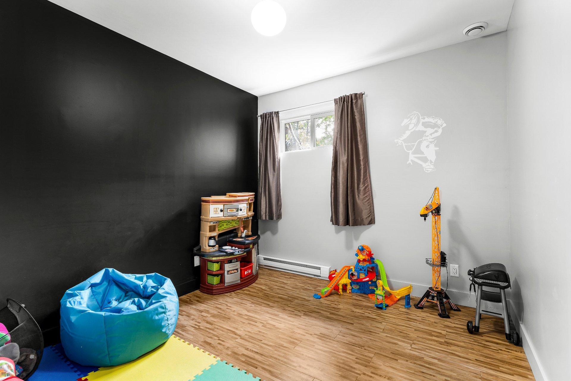 









2330


Rue Anna-Maria-Valls

,
Sherbrooke (Les Nations),




QC
J1N4J2

