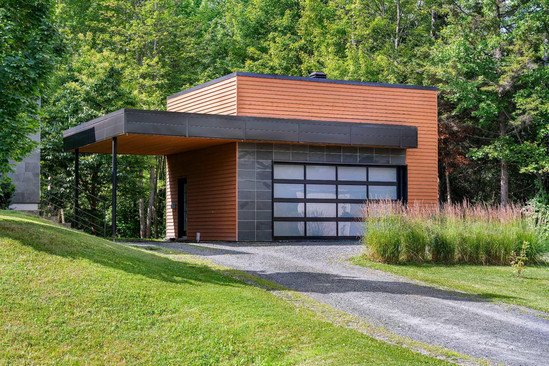 









2330


Rue Anna-Maria-Valls

,
Sherbrooke (Les Nations),




QC
J1N4J2

