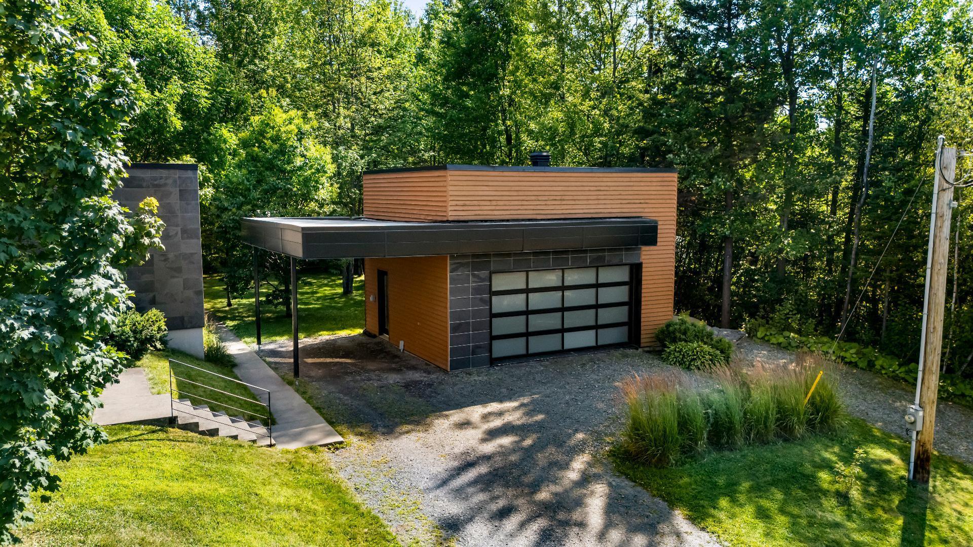 









2330


Rue Anna-Maria-Valls

,
Sherbrooke (Les Nations),




QC
J1N4J2

