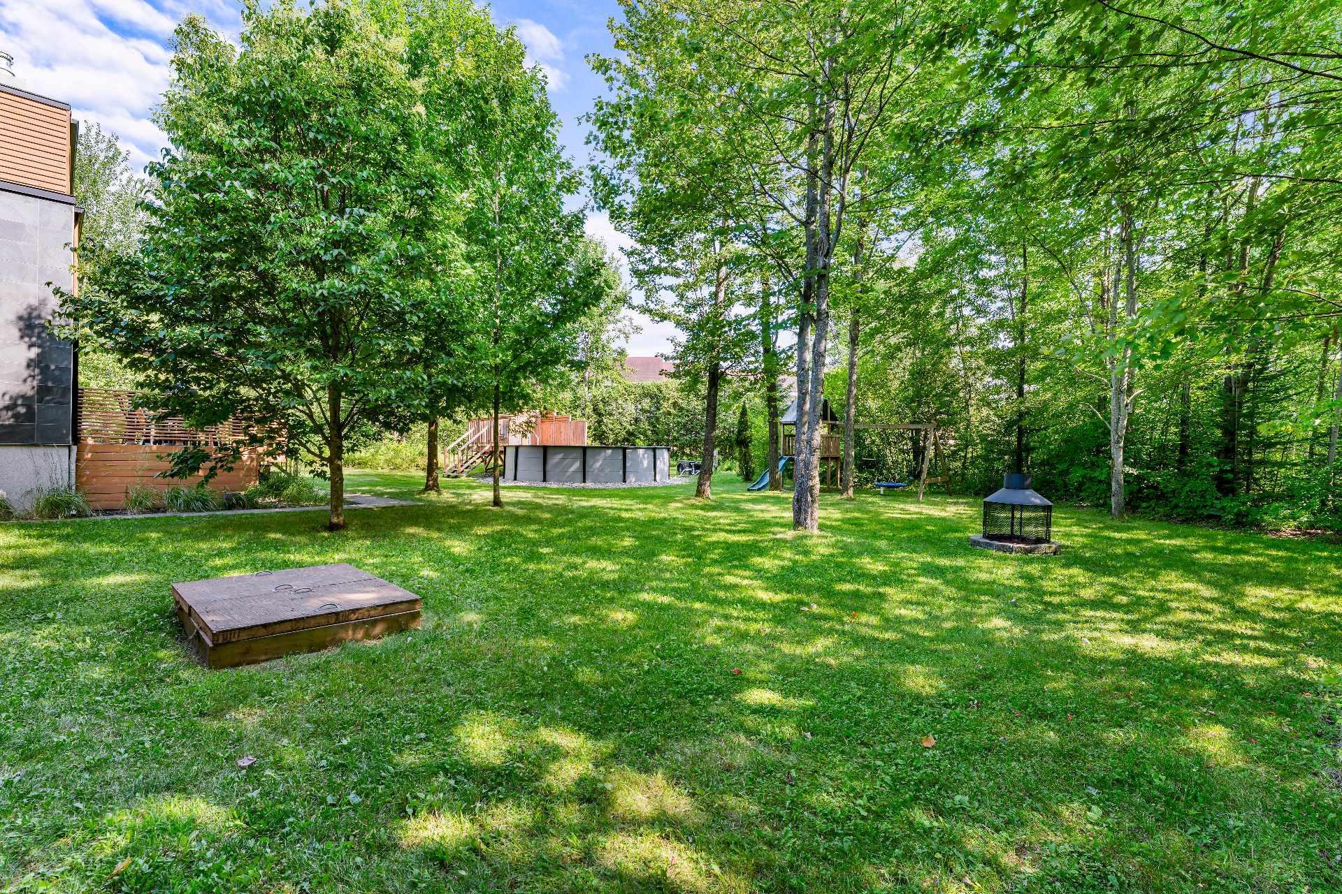









2330


Rue Anna-Maria-Valls

,
Sherbrooke (Les Nations),




QC
J1N4J2

