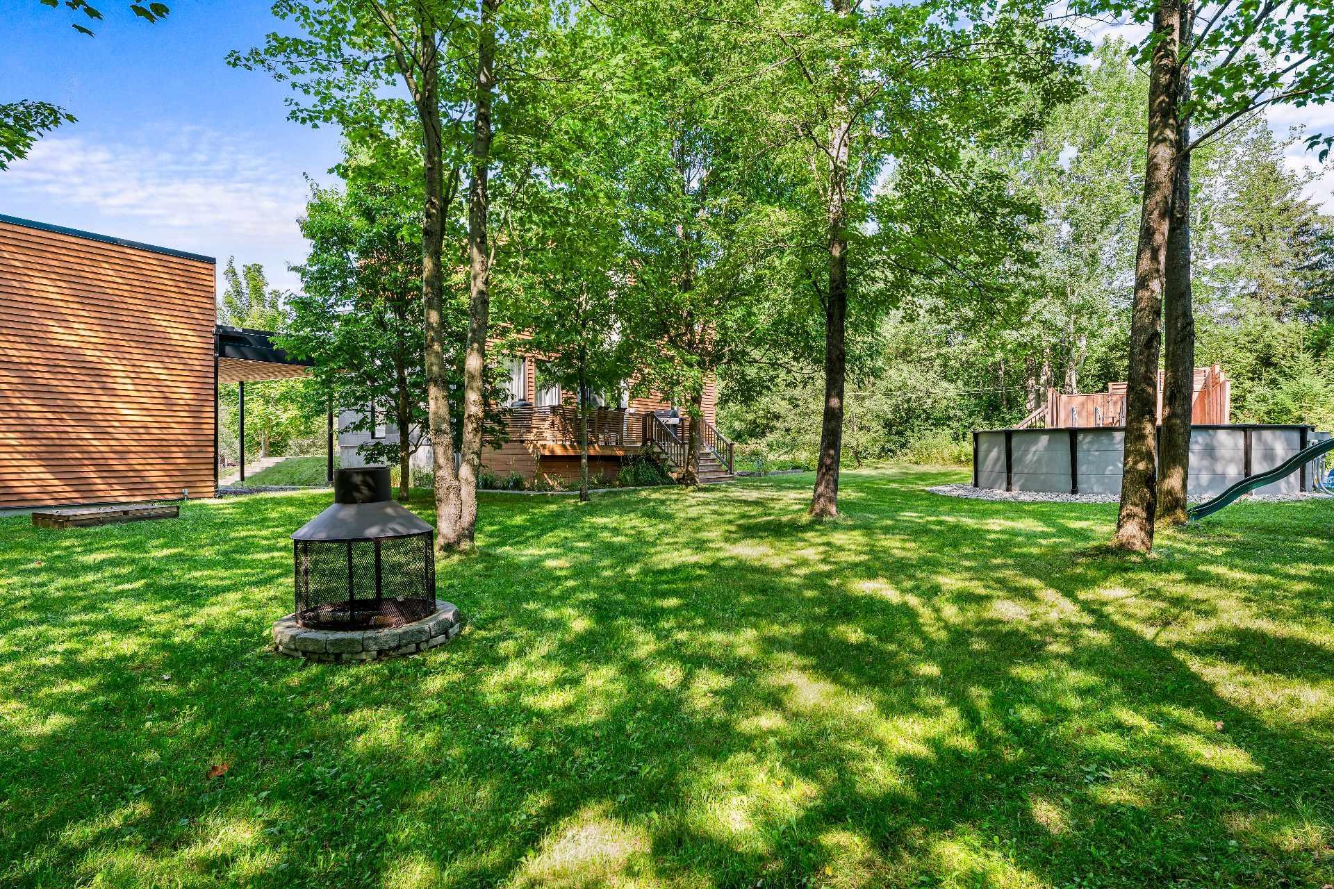 









2330


Rue Anna-Maria-Valls

,
Sherbrooke (Les Nations),




QC
J1N4J2

