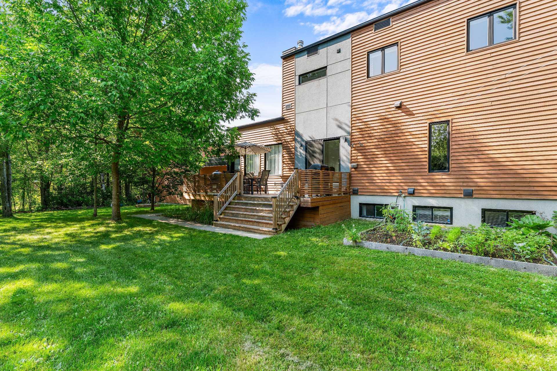 









2330


Rue Anna-Maria-Valls

,
Sherbrooke (Les Nations),




QC
J1N4J2

