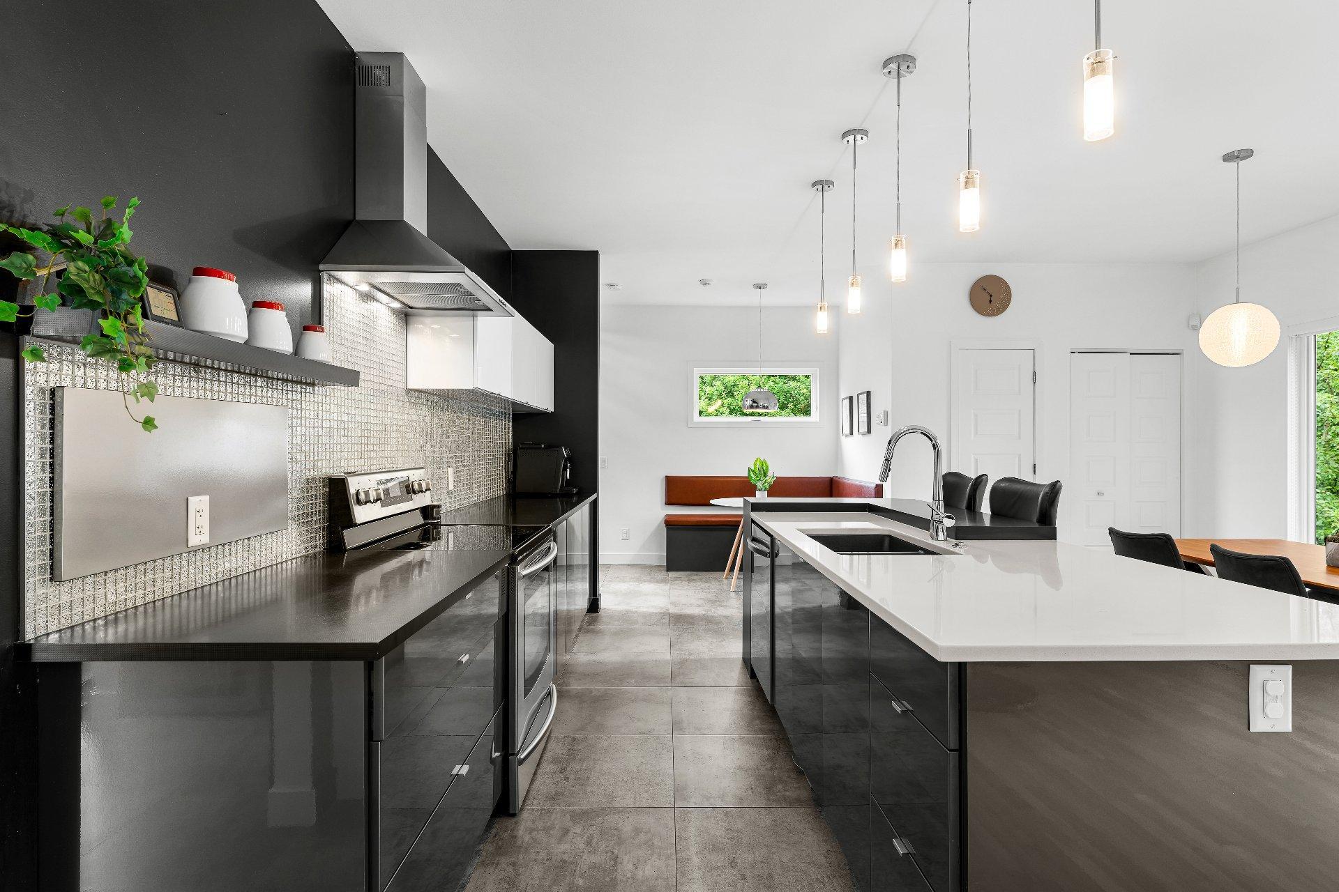 









2330


Rue Anna-Maria-Valls

,
Sherbrooke (Les Nations),




QC
J1N4J2


