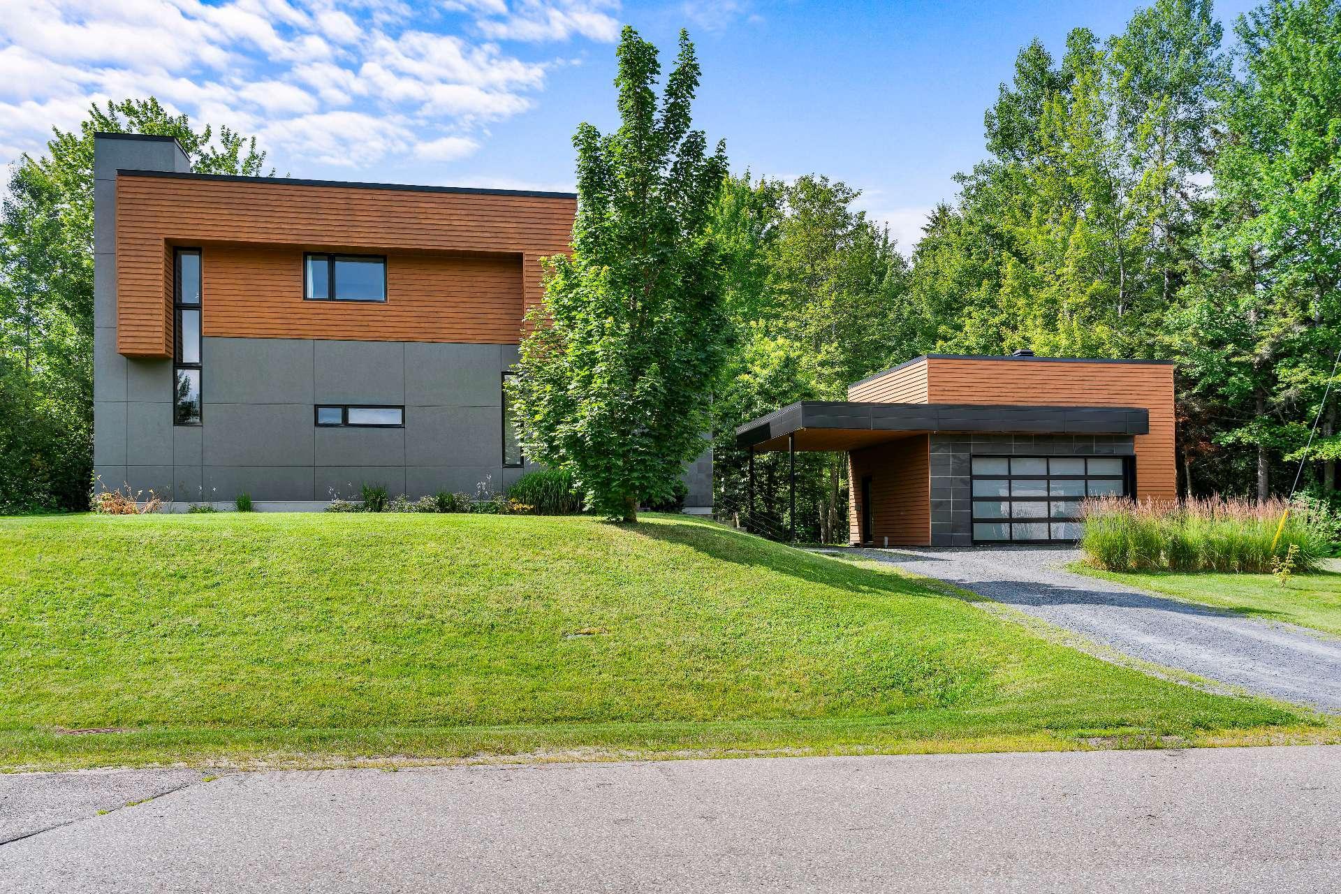 









2330


Rue Anna-Maria-Valls

,
Sherbrooke (Les Nations),




QC
J1N4J2

