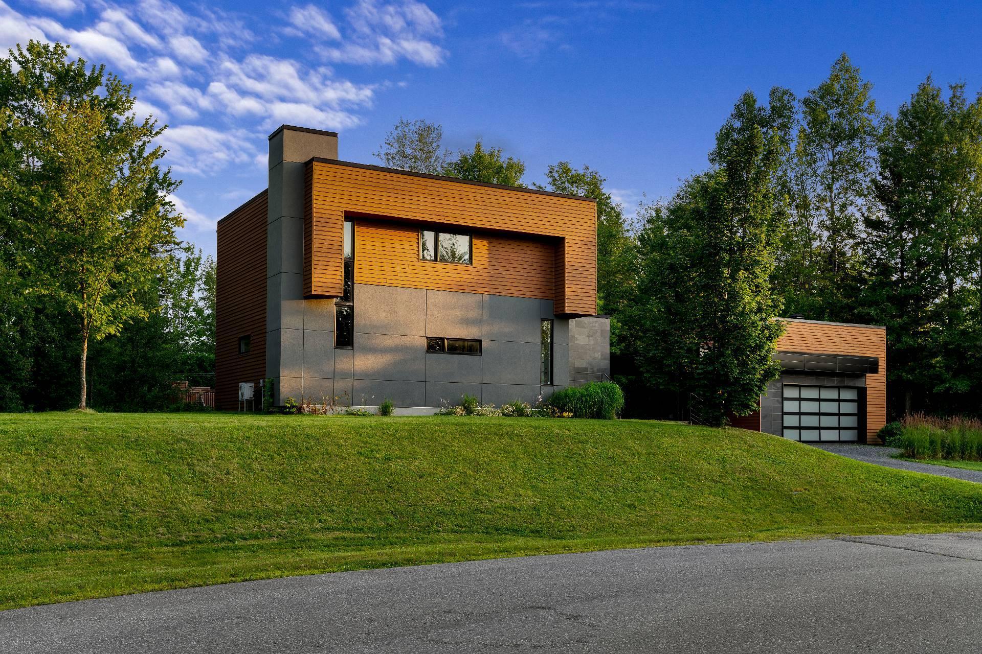 









2330


Rue Anna-Maria-Valls

,
Sherbrooke (Les Nations),




QC
J1N4J2

