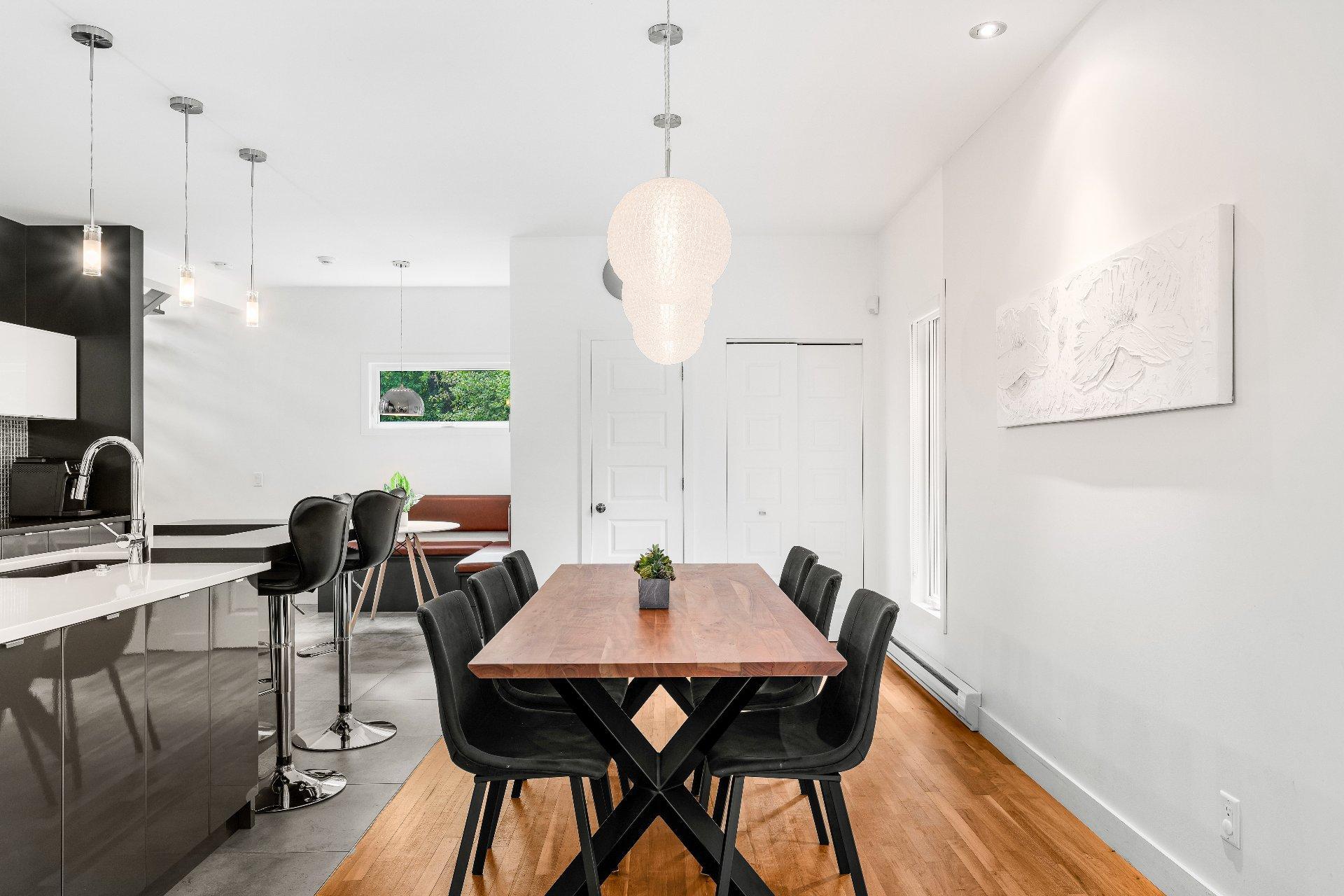 









2330


Rue Anna-Maria-Valls

,
Sherbrooke (Les Nations),




QC
J1N4J2

