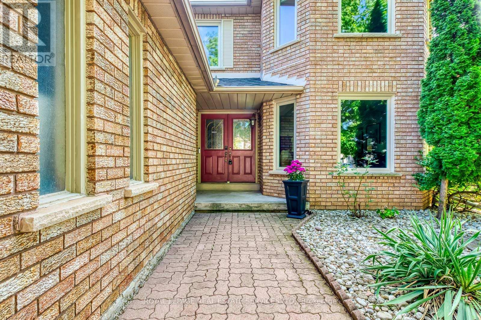 












1366 FIELDCREST LANE

,
Oakville,




Ontario
L6M2W8

