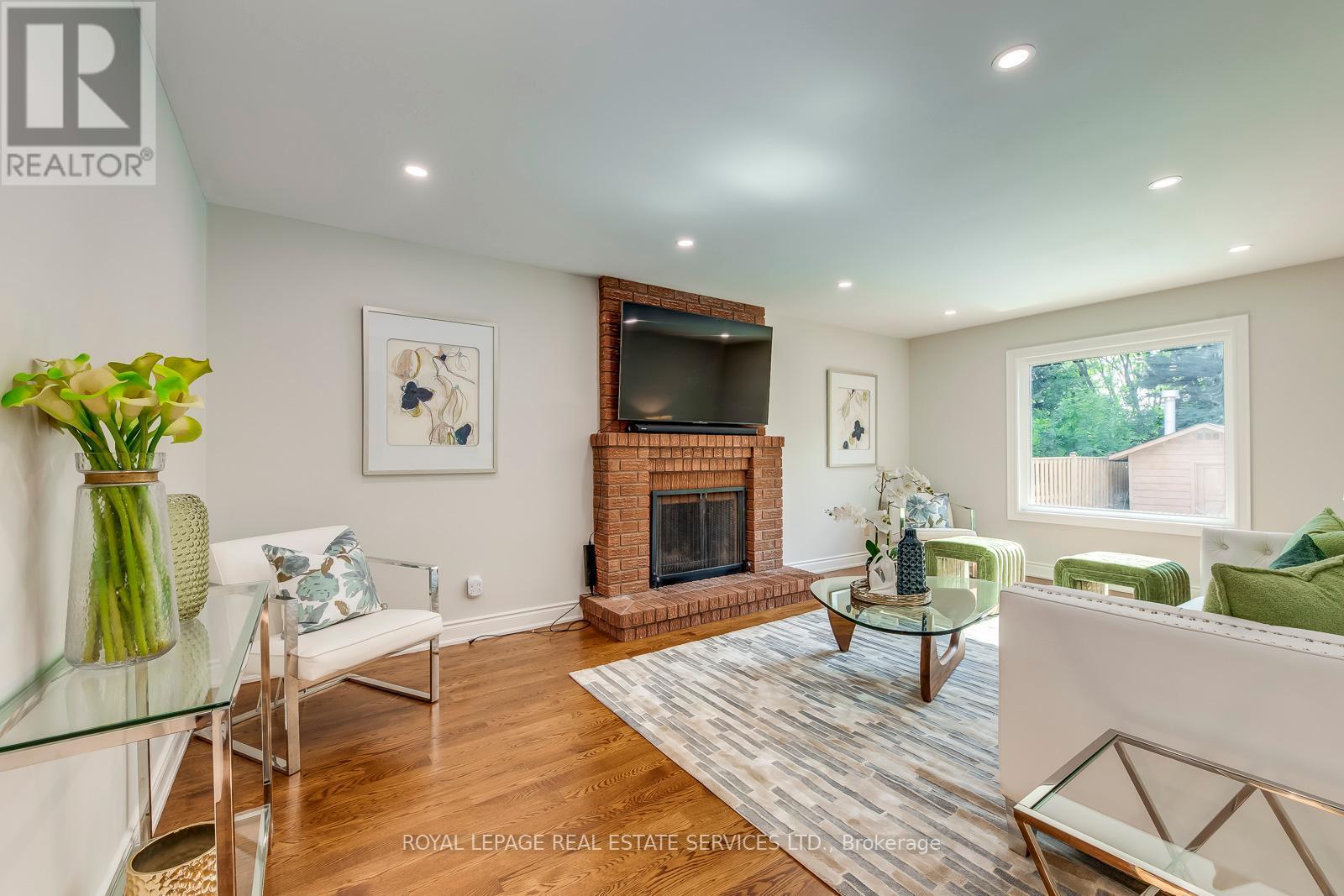 












1366 FIELDCREST LANE

,
Oakville,




Ontario
L6M2W8

