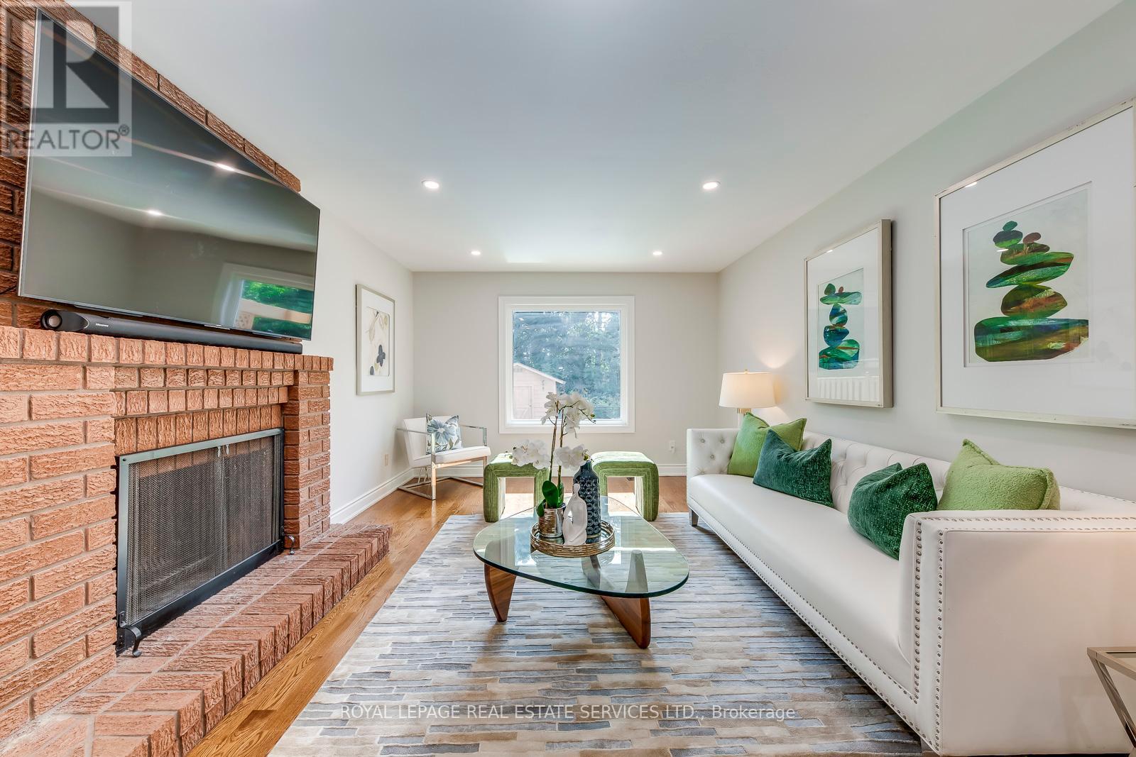 












1366 FIELDCREST LANE

,
Oakville,




Ontario
L6M2W8

