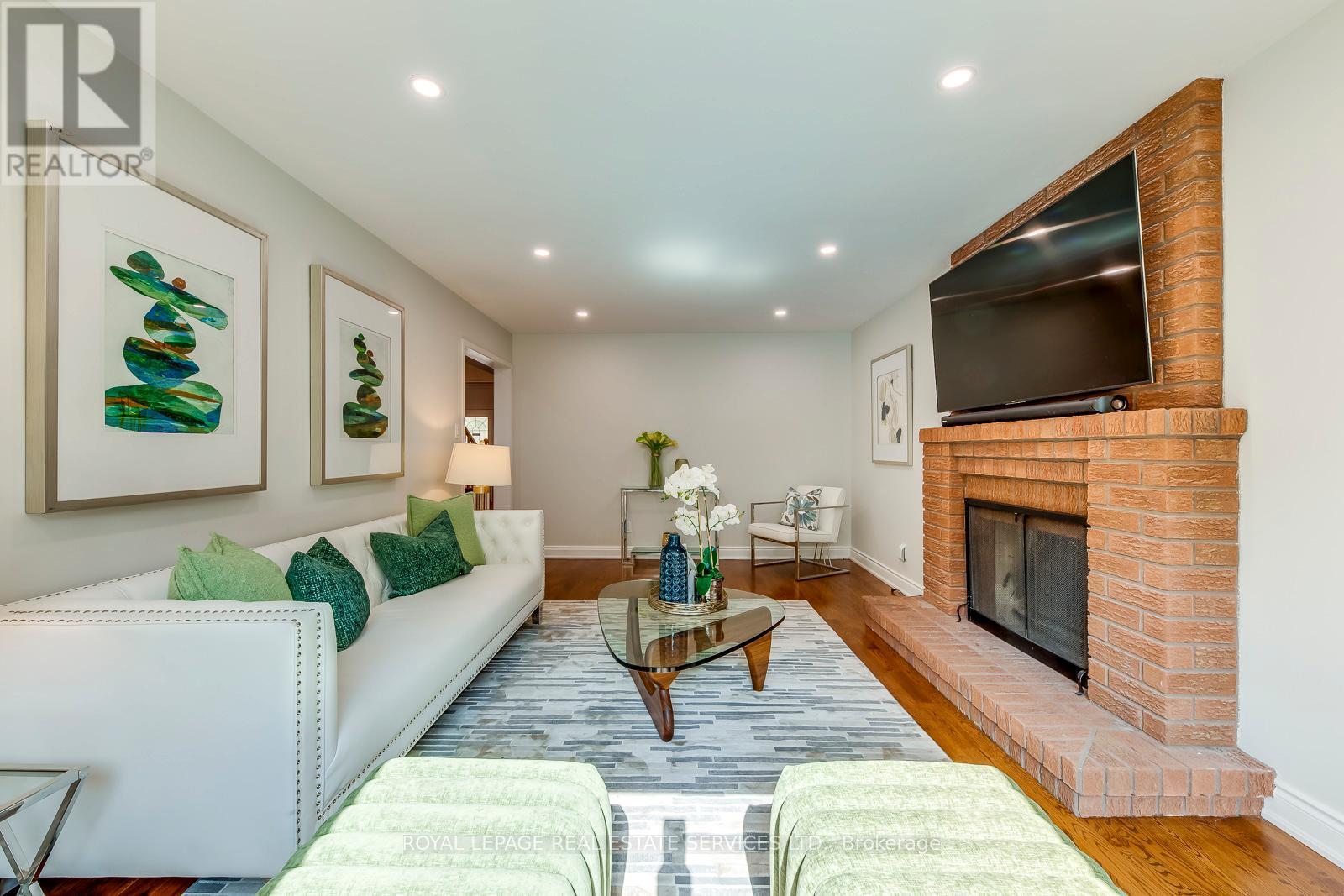 












1366 FIELDCREST LANE

,
Oakville,




Ontario
L6M2W8

