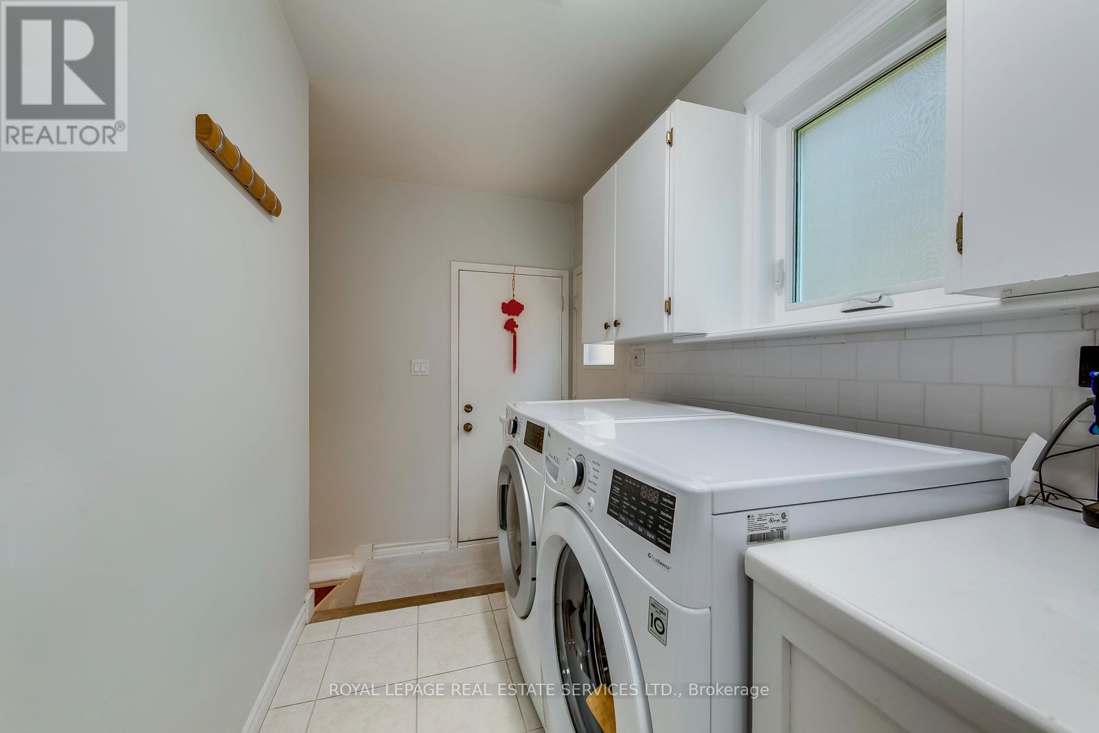 












1366 FIELDCREST LANE

,
Oakville,




Ontario
L6M2W8

