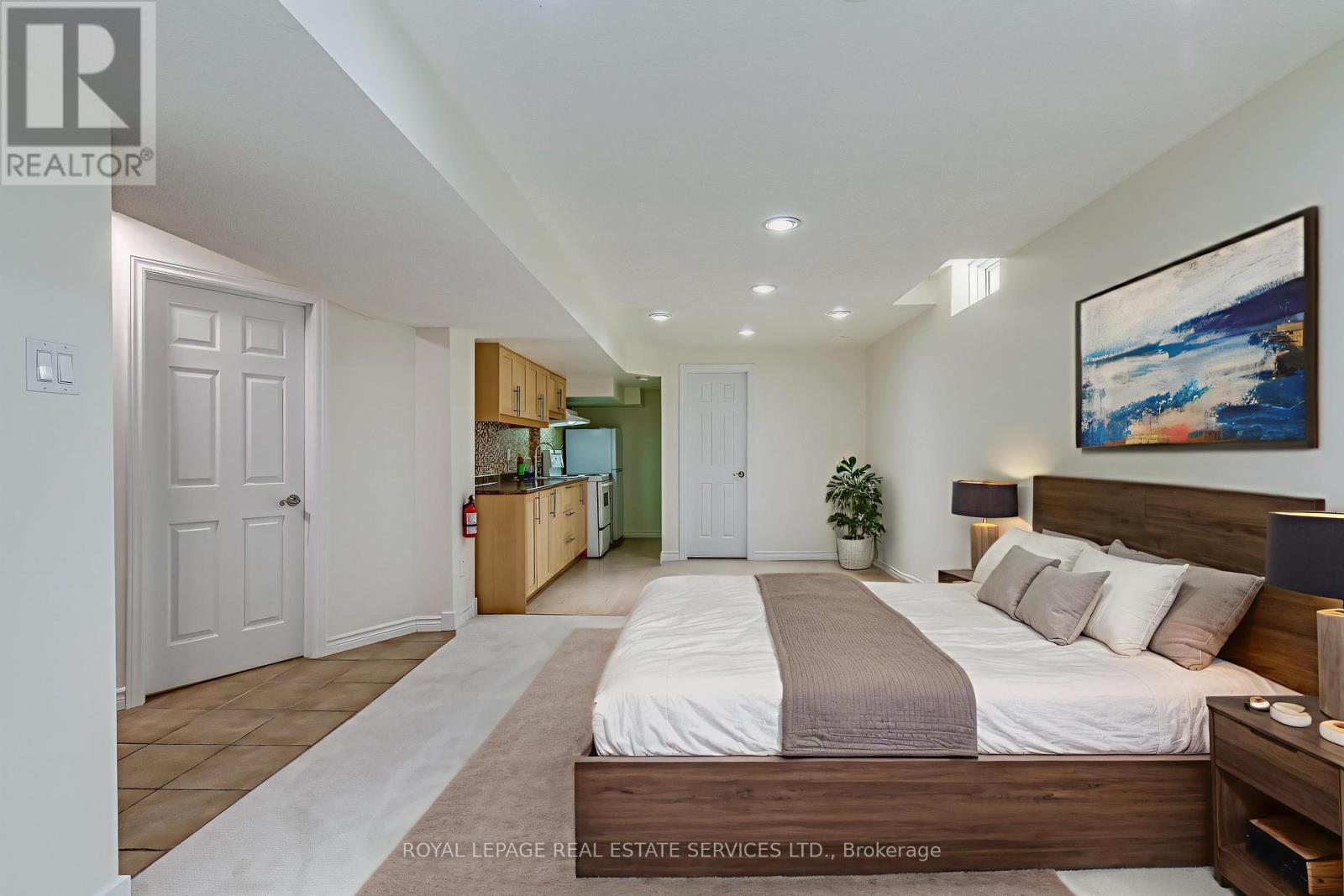 












1366 FIELDCREST LANE

,
Oakville,




Ontario
L6M2W8

