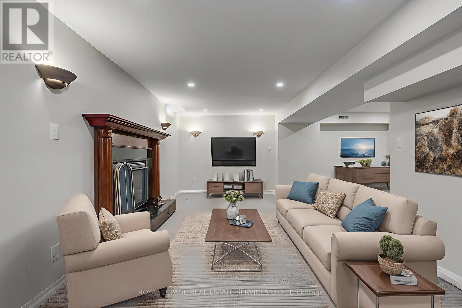












1366 FIELDCREST LANE

,
Oakville,




Ontario
L6M2W8

