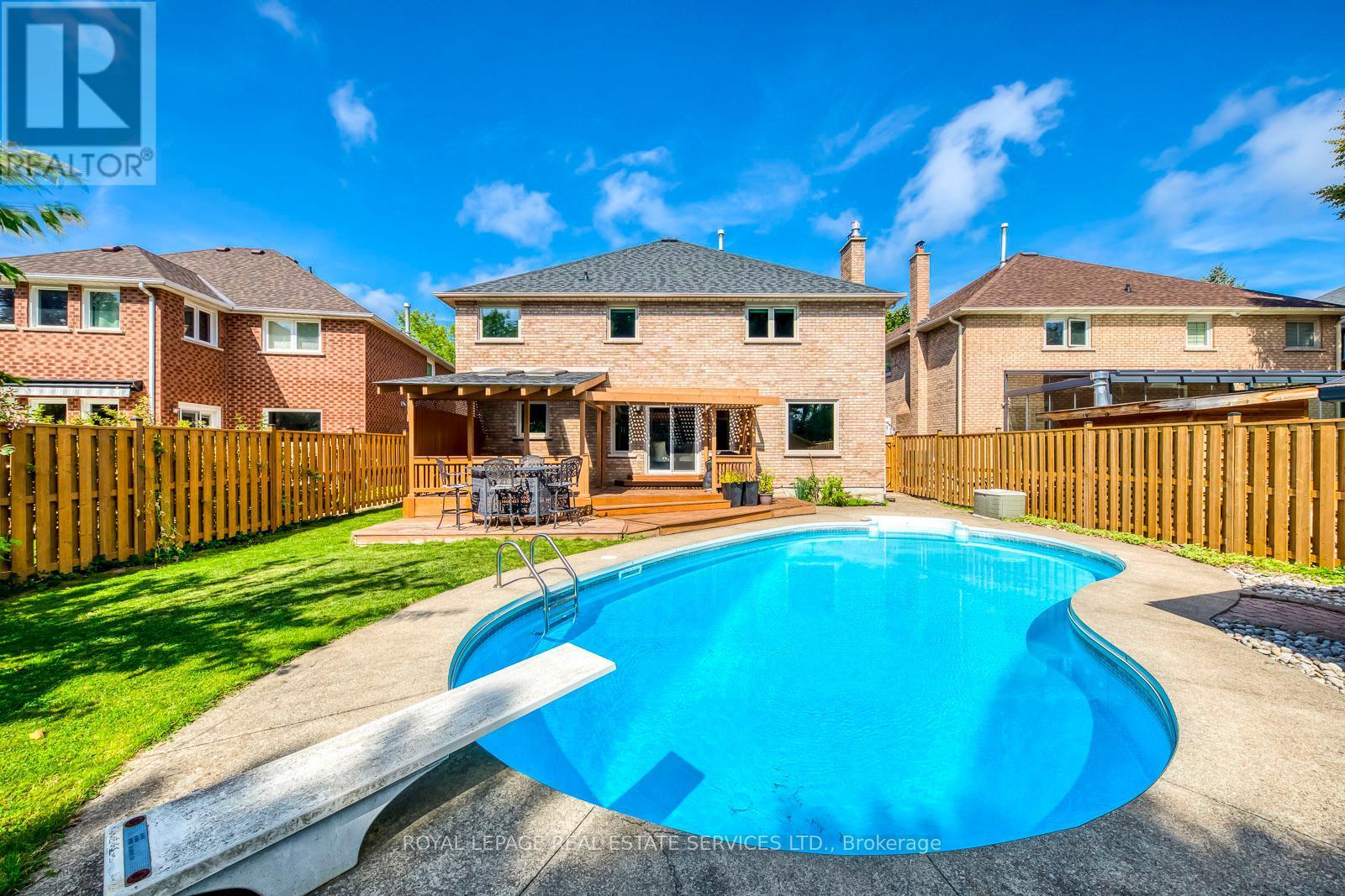 












1366 FIELDCREST LANE

,
Oakville,




Ontario
L6M2W8

