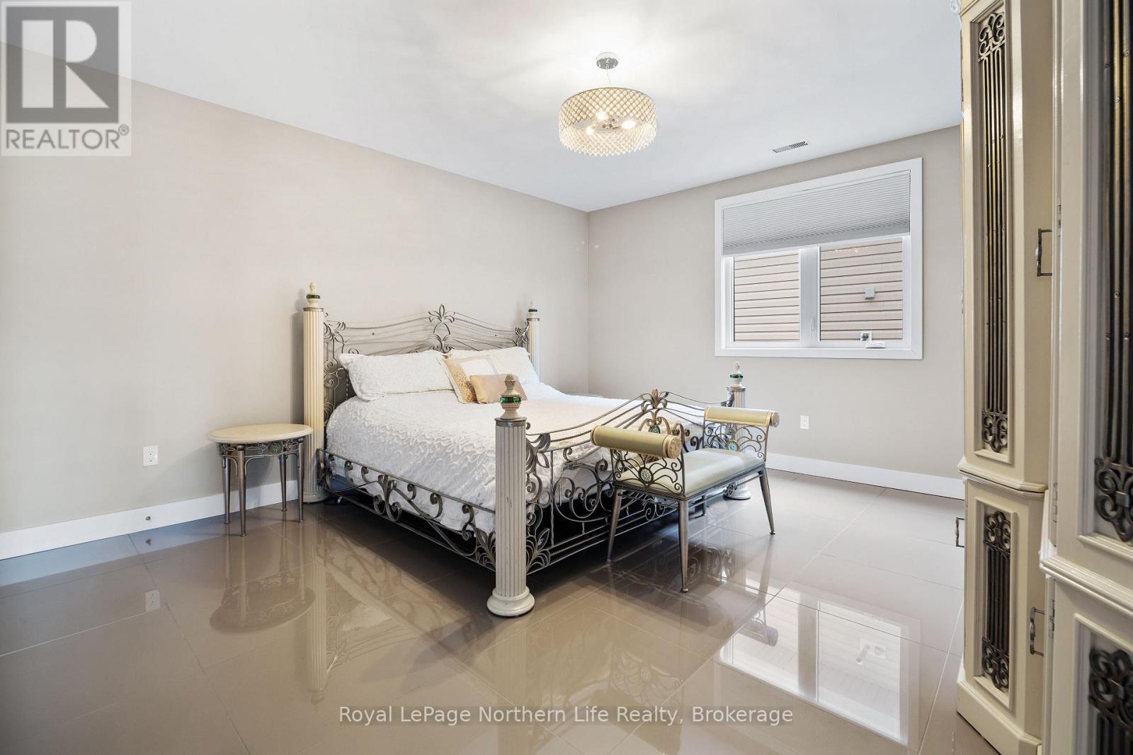 












5 ZEPHYR HEIGHTS

,
North Bay (Airport),




Ontario
P1B8G2

