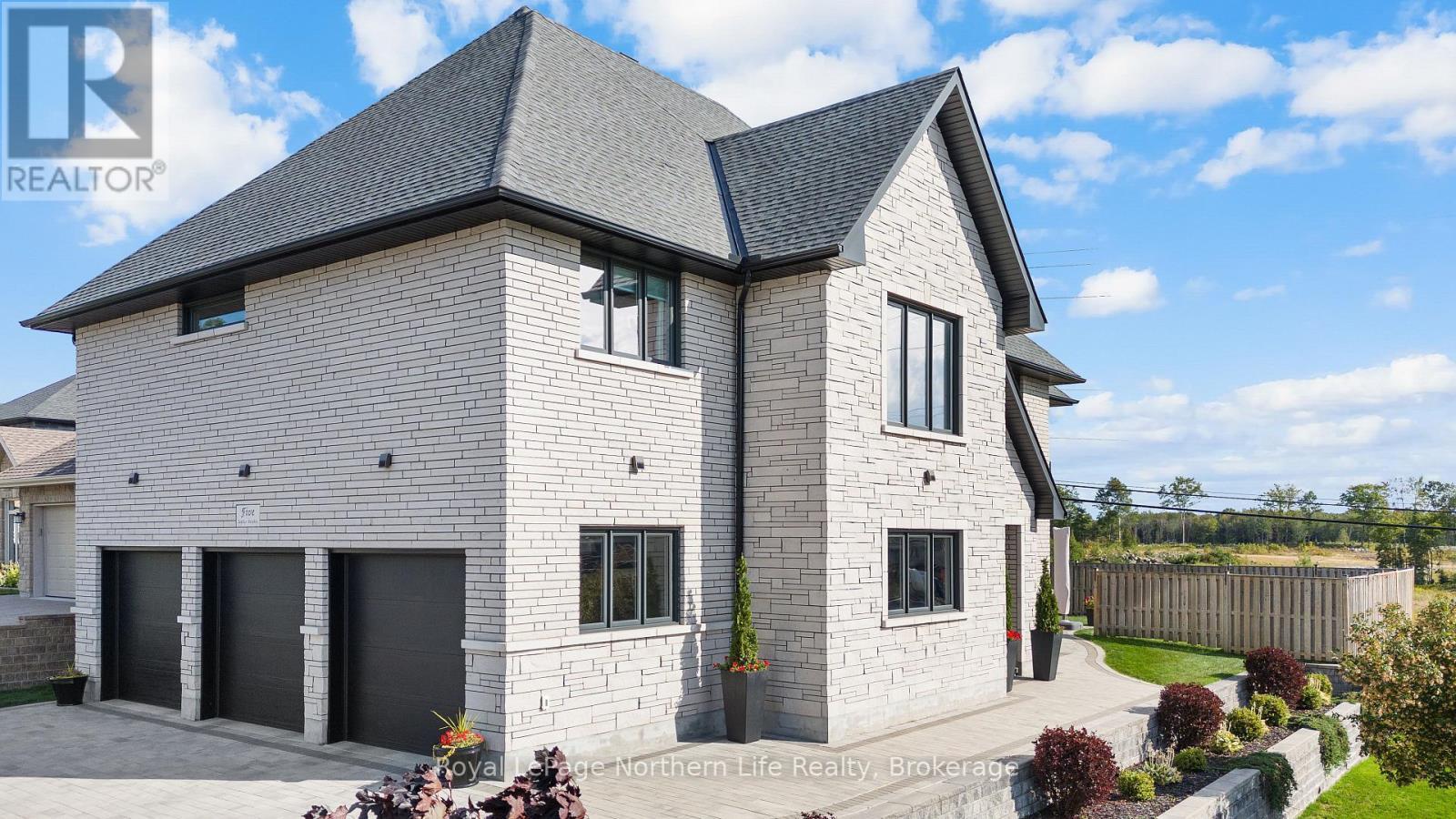












5 ZEPHYR HEIGHTS

,
North Bay (Airport),




Ontario
P1B8G2

